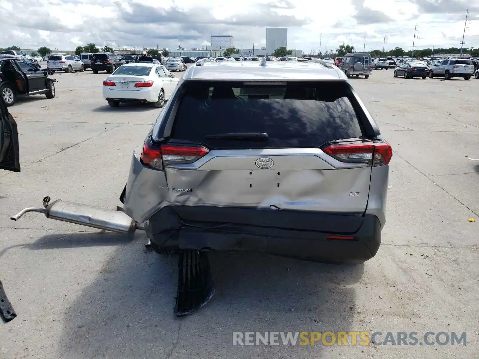 9 Photograph of a damaged car 2T3H1RFV8KW035228 TOYOTA RAV4 2019