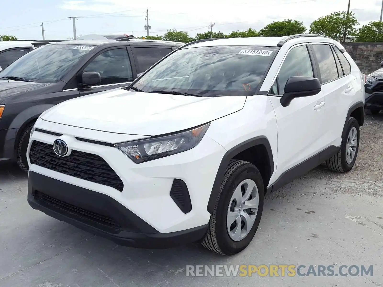 2 Photograph of a damaged car 2T3H1RFV8KW036251 TOYOTA RAV4 2019