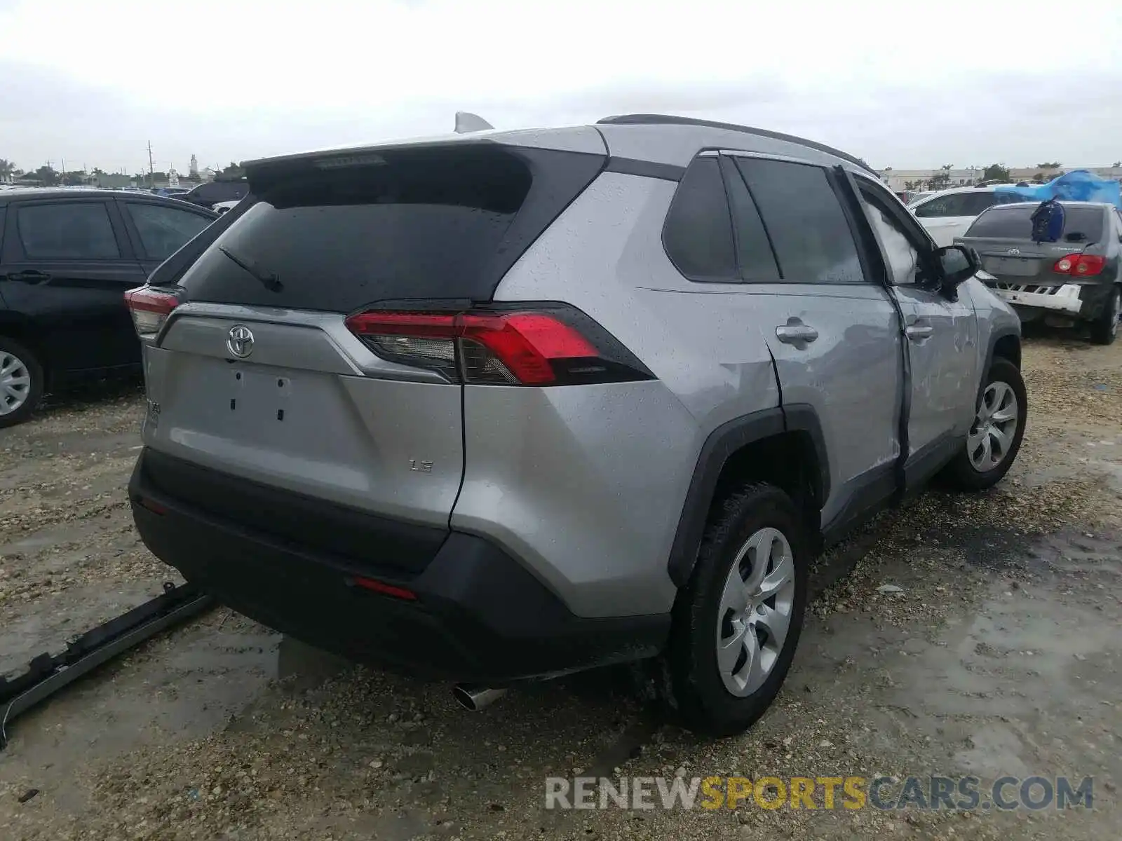 4 Photograph of a damaged car 2T3H1RFV8KW036556 TOYOTA RAV4 2019