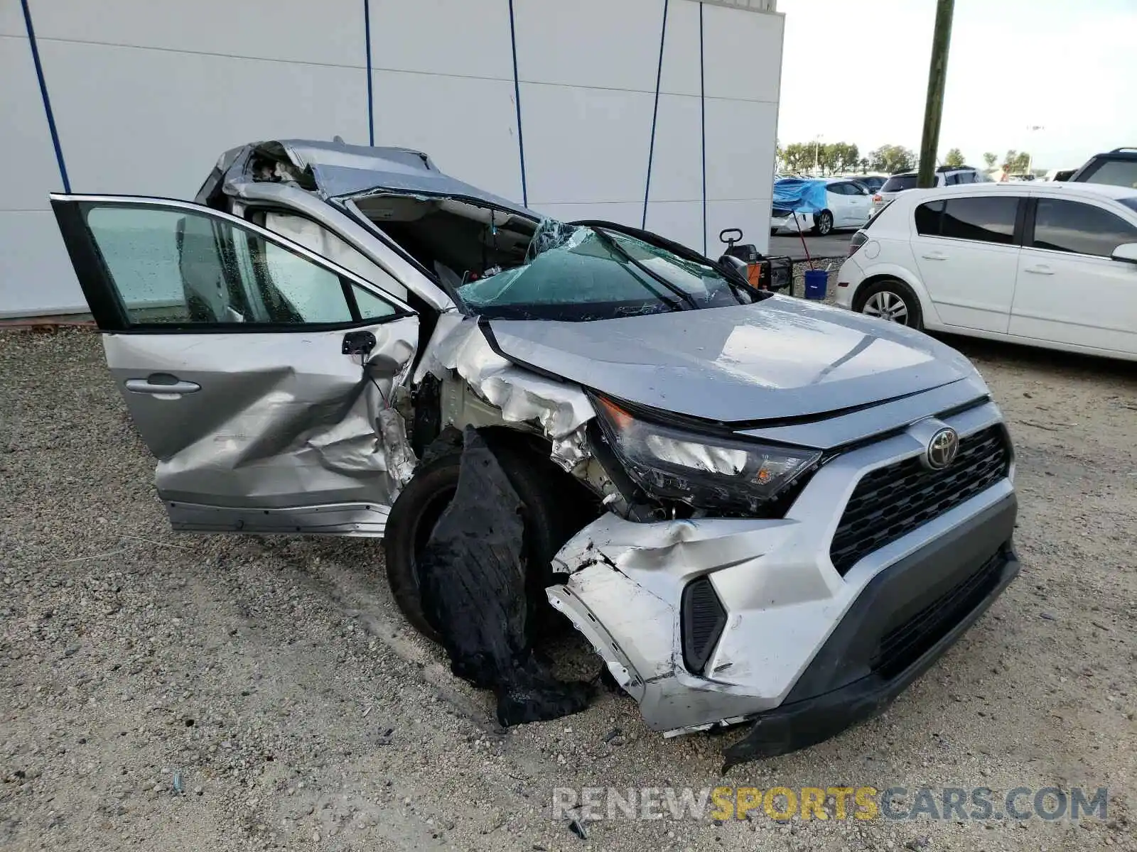 1 Photograph of a damaged car 2T3H1RFV8KW039571 TOYOTA RAV4 2019