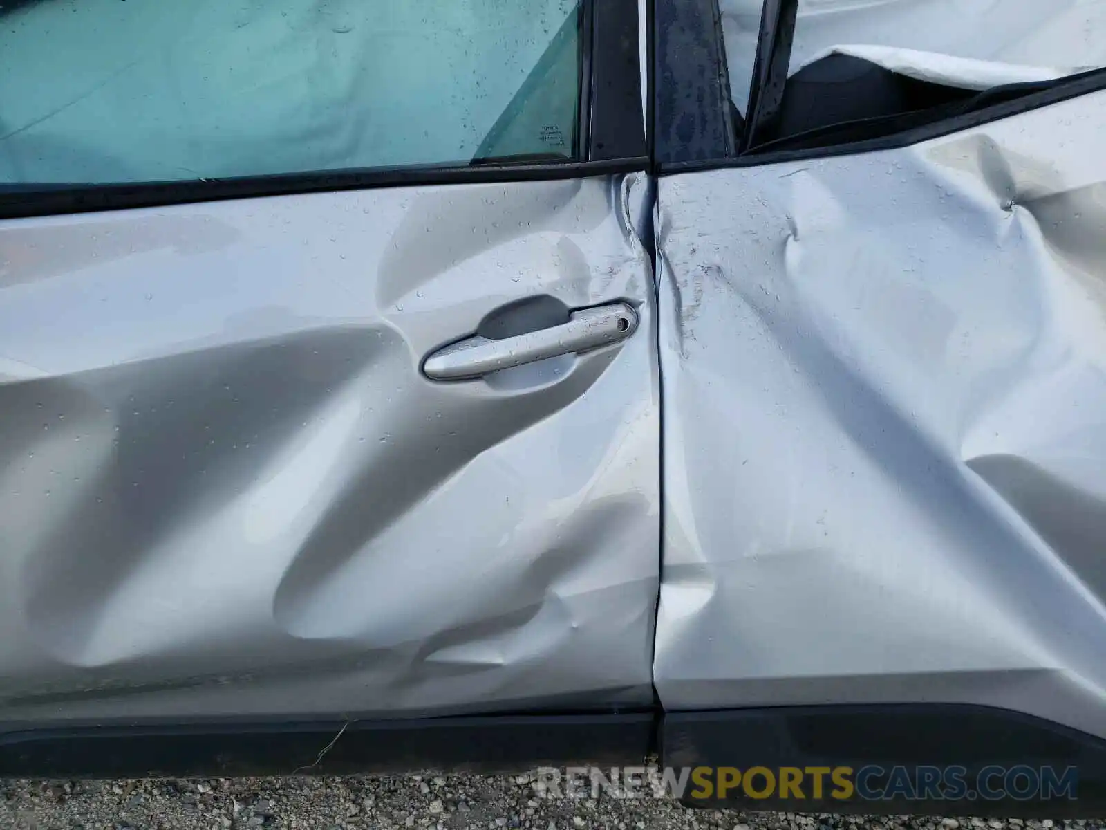 10 Photograph of a damaged car 2T3H1RFV8KW039571 TOYOTA RAV4 2019