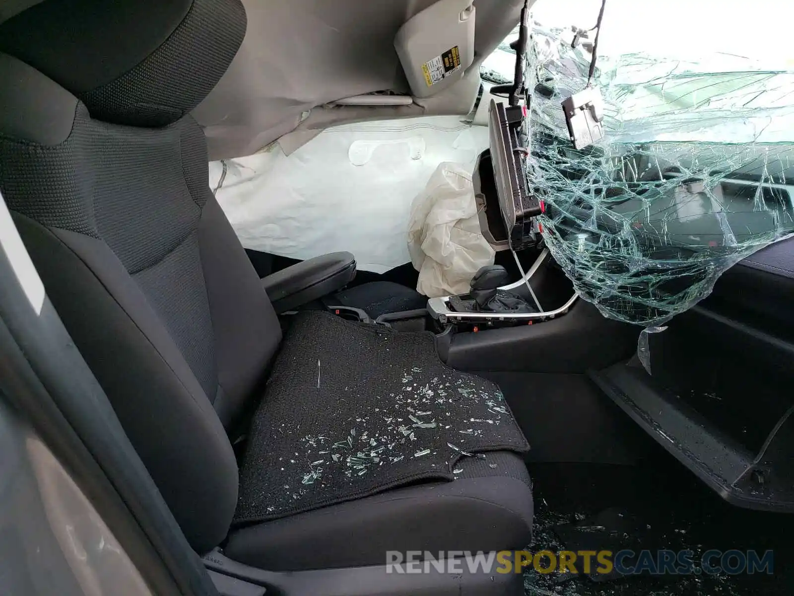 5 Photograph of a damaged car 2T3H1RFV8KW039571 TOYOTA RAV4 2019