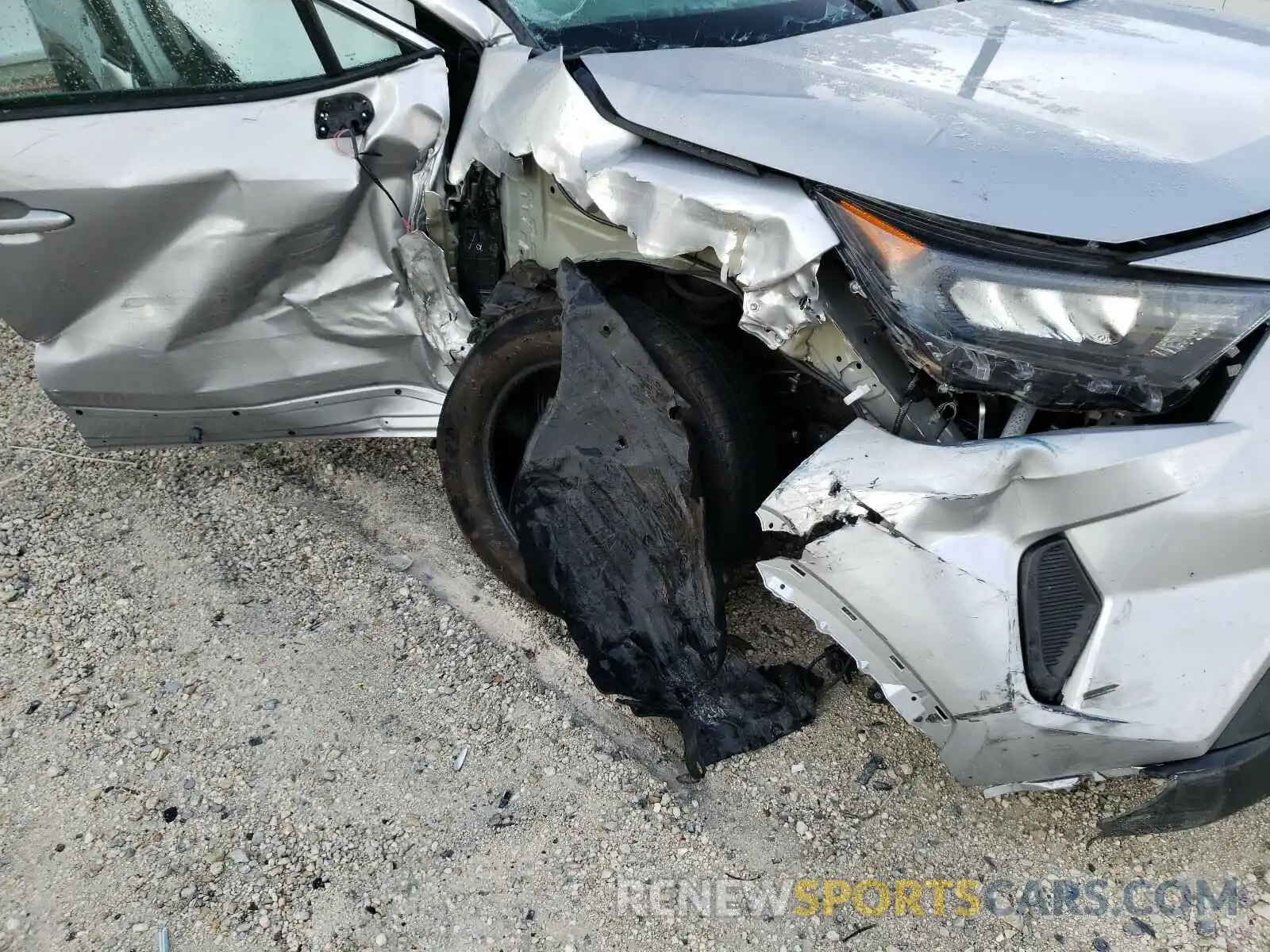 9 Photograph of a damaged car 2T3H1RFV8KW039571 TOYOTA RAV4 2019