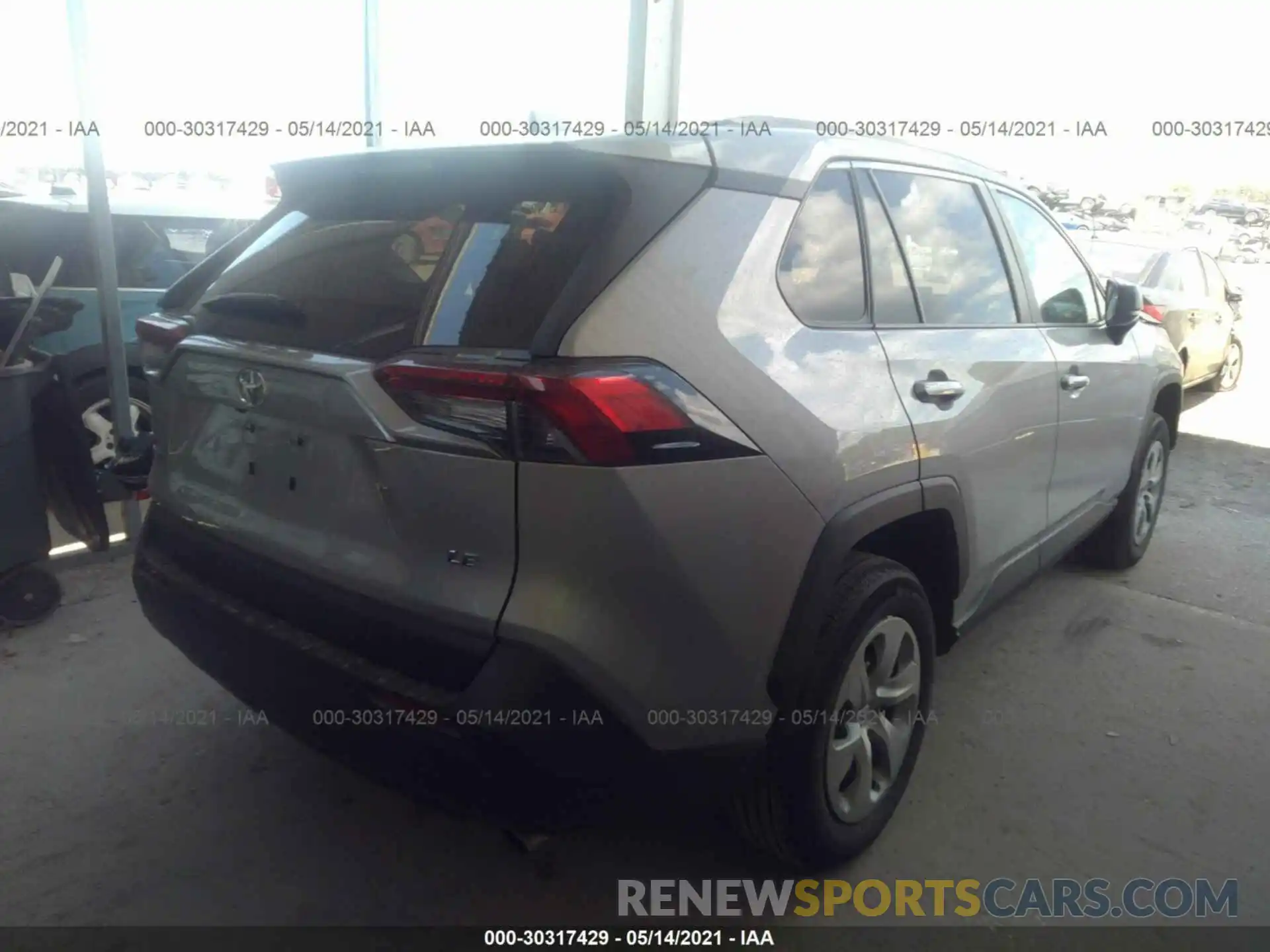 4 Photograph of a damaged car 2T3H1RFV8KW040770 TOYOTA RAV4 2019