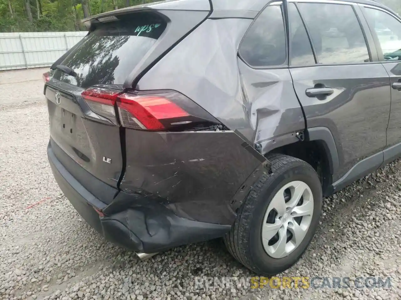 9 Photograph of a damaged car 2T3H1RFV8KW041904 TOYOTA RAV4 2019