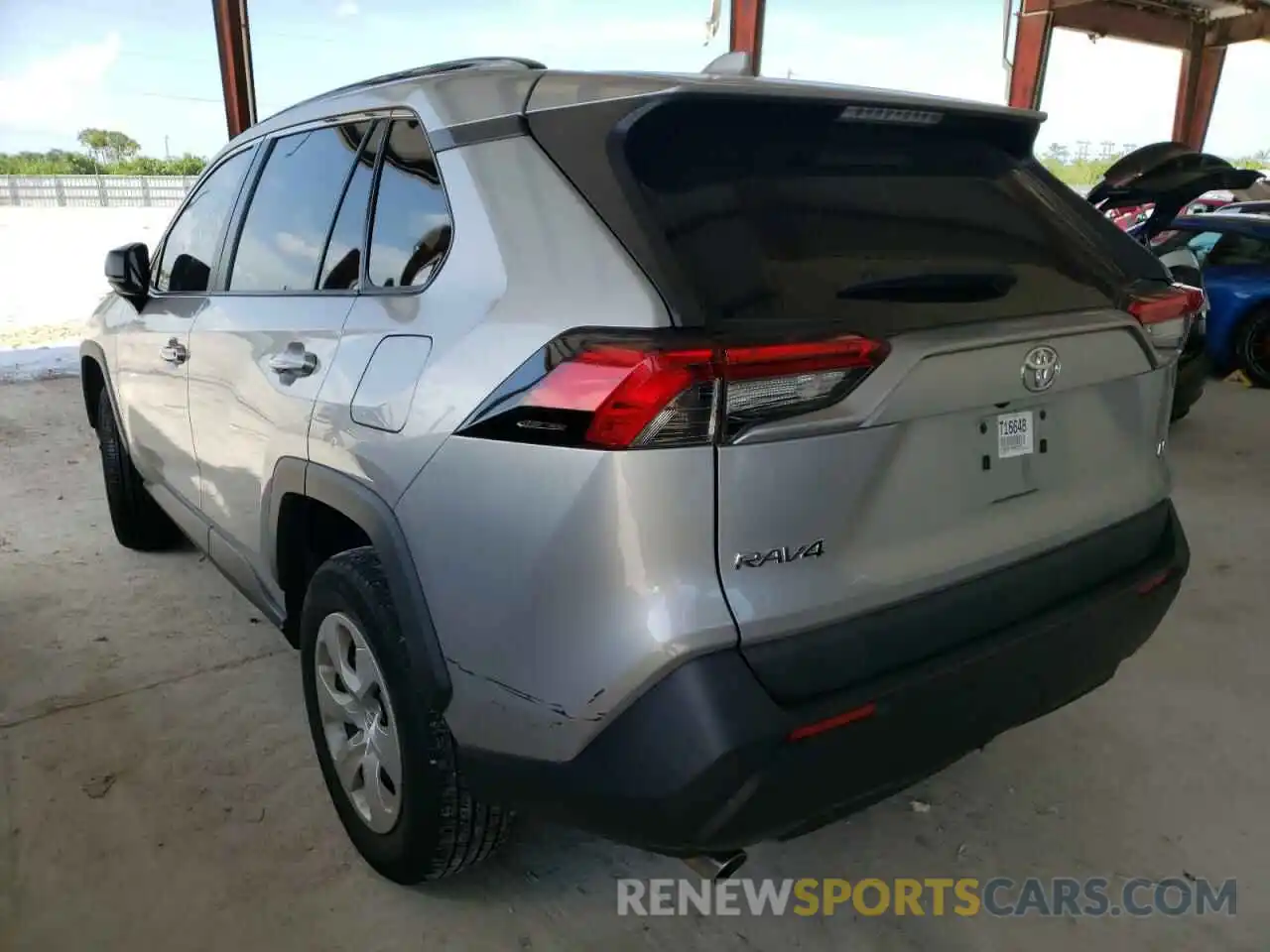 3 Photograph of a damaged car 2T3H1RFV8KW042776 TOYOTA RAV4 2019