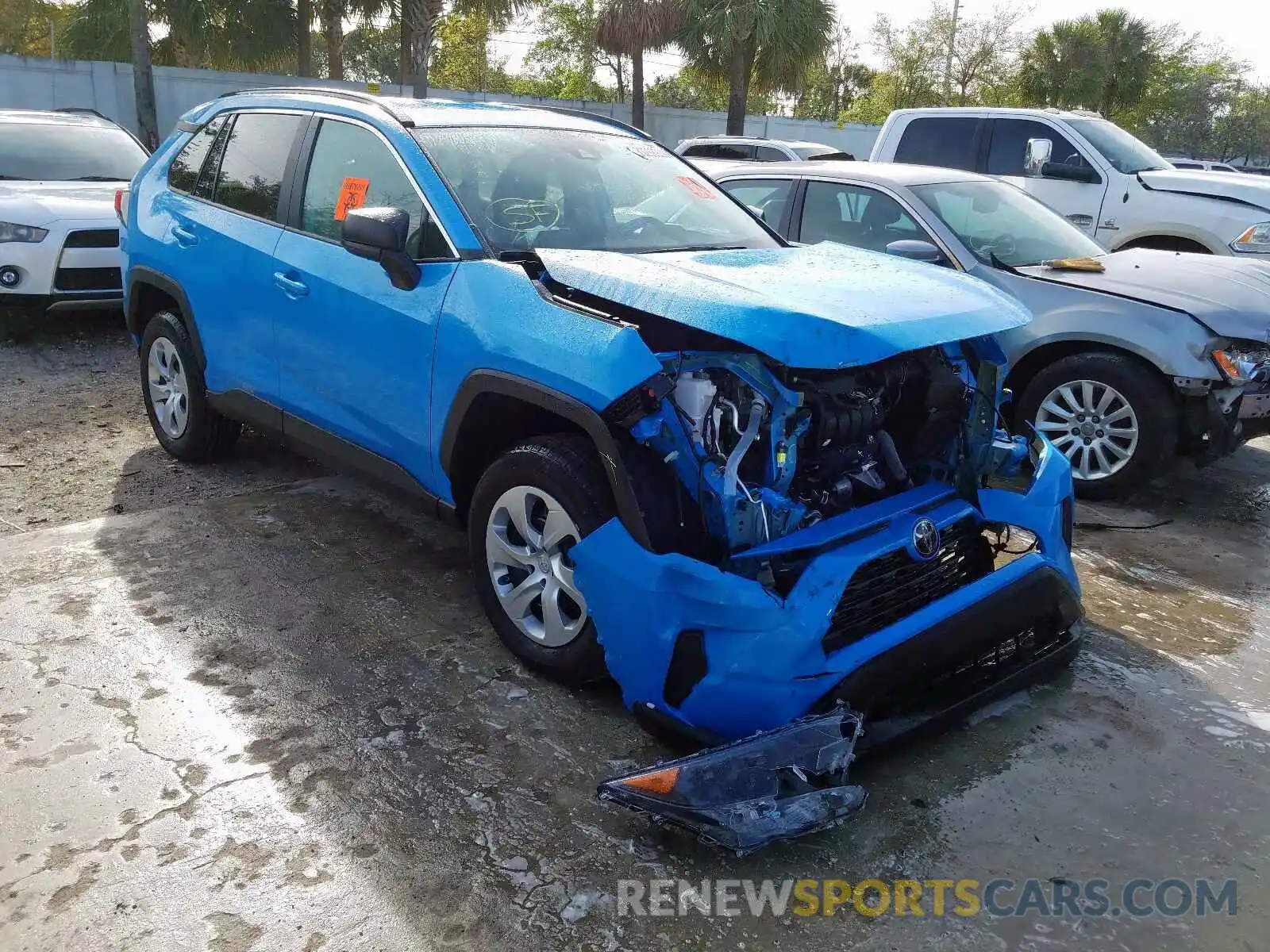 1 Photograph of a damaged car 2T3H1RFV8KW043653 TOYOTA RAV4 2019