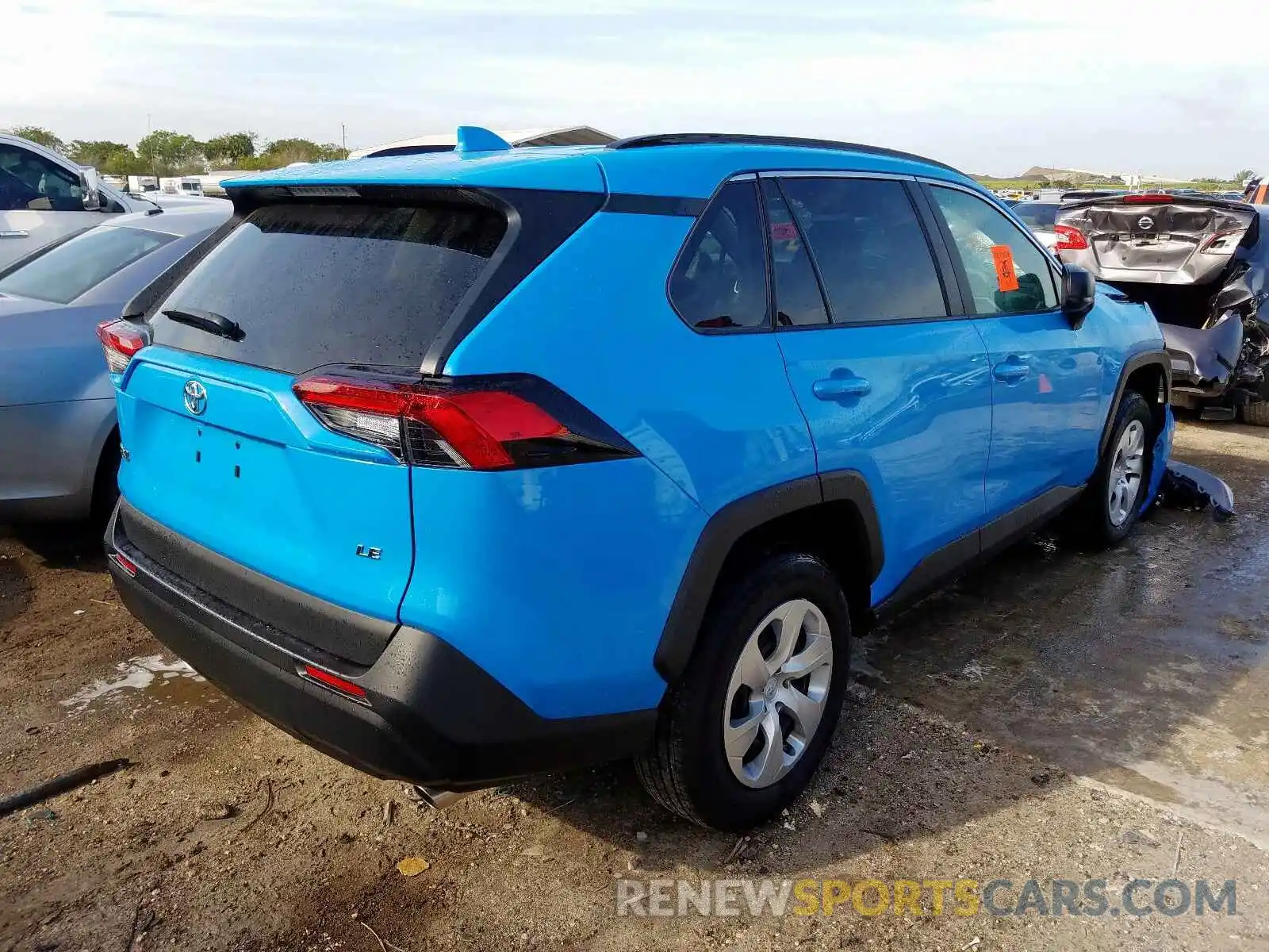 4 Photograph of a damaged car 2T3H1RFV8KW043653 TOYOTA RAV4 2019