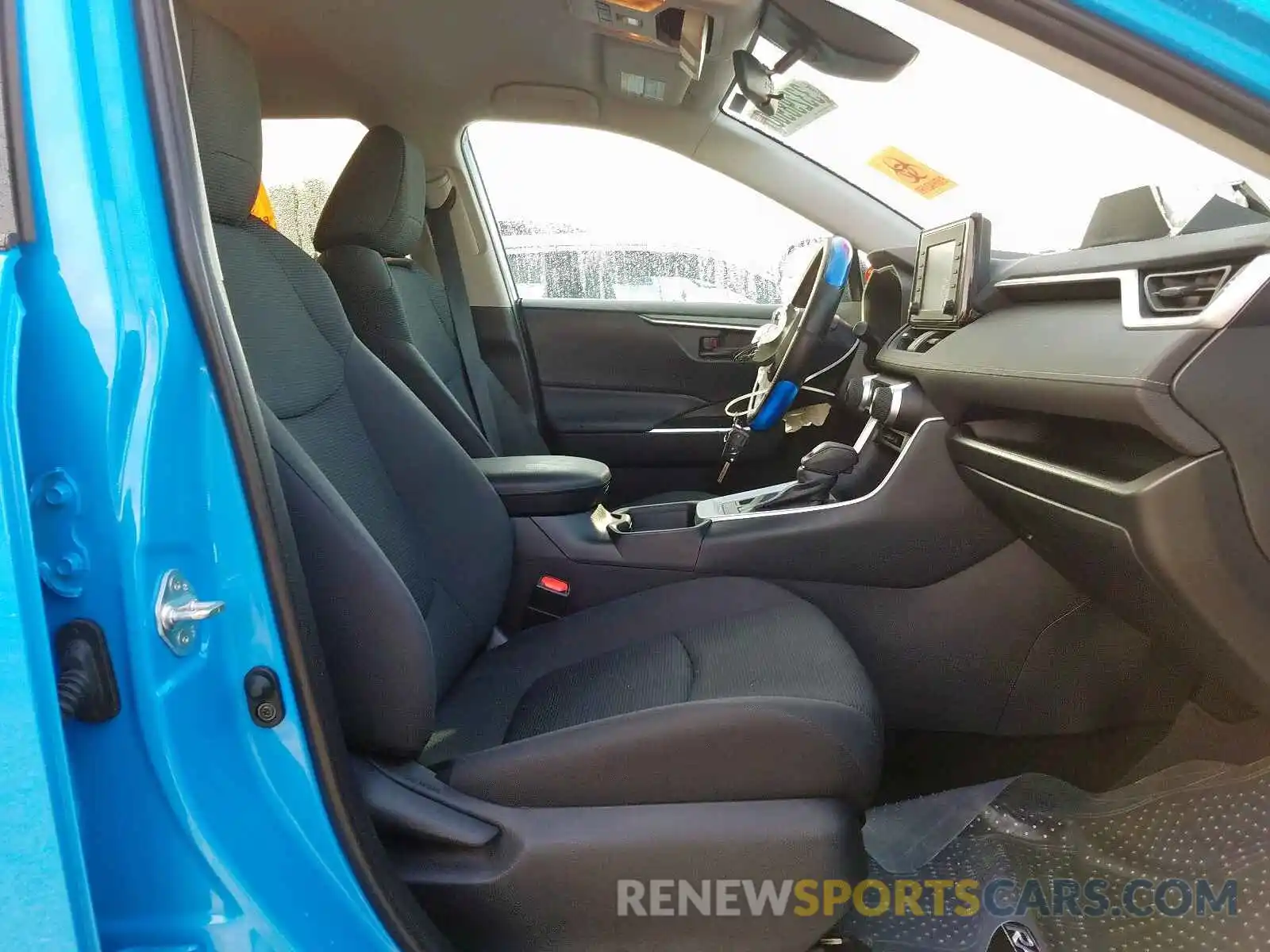 5 Photograph of a damaged car 2T3H1RFV8KW043653 TOYOTA RAV4 2019