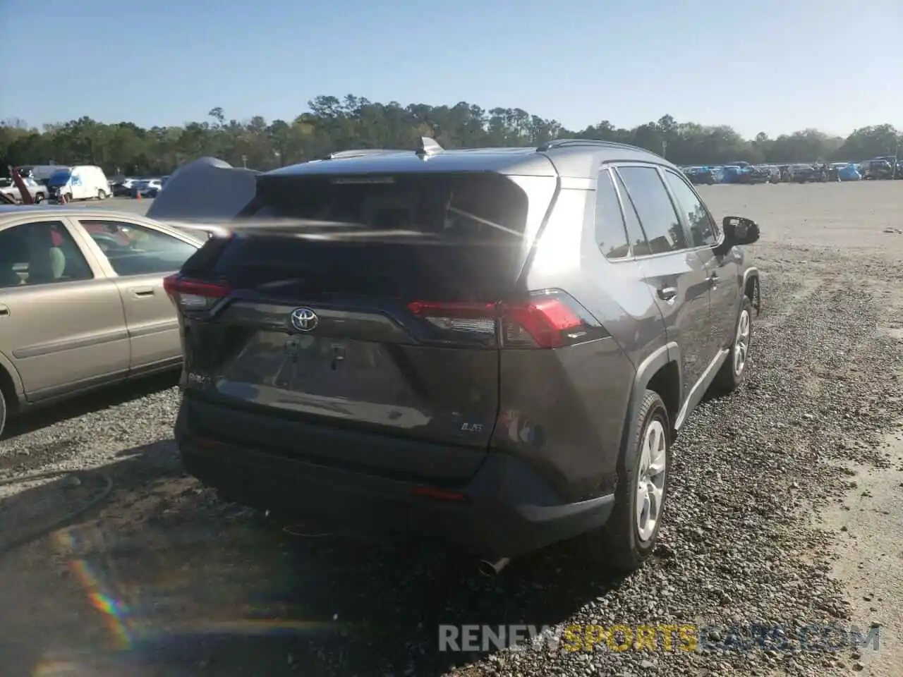 4 Photograph of a damaged car 2T3H1RFV8KW044768 TOYOTA RAV4 2019