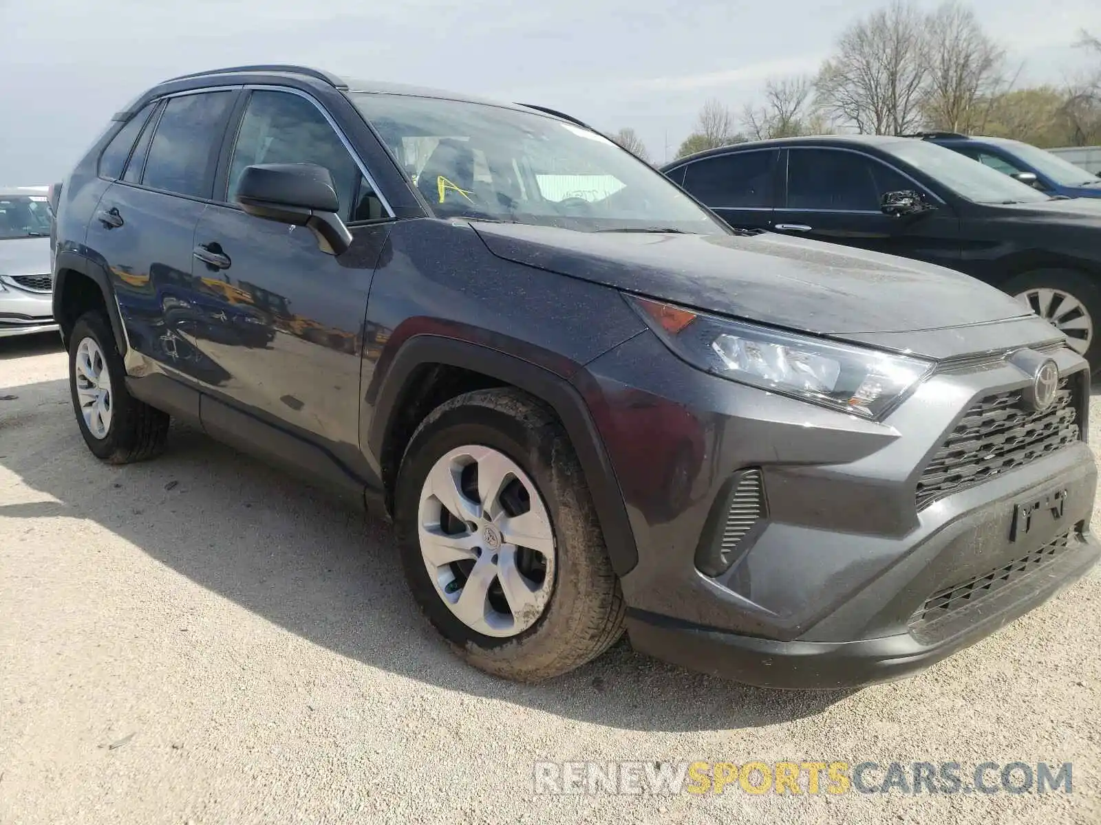 1 Photograph of a damaged car 2T3H1RFV8KW048349 TOYOTA RAV4 2019