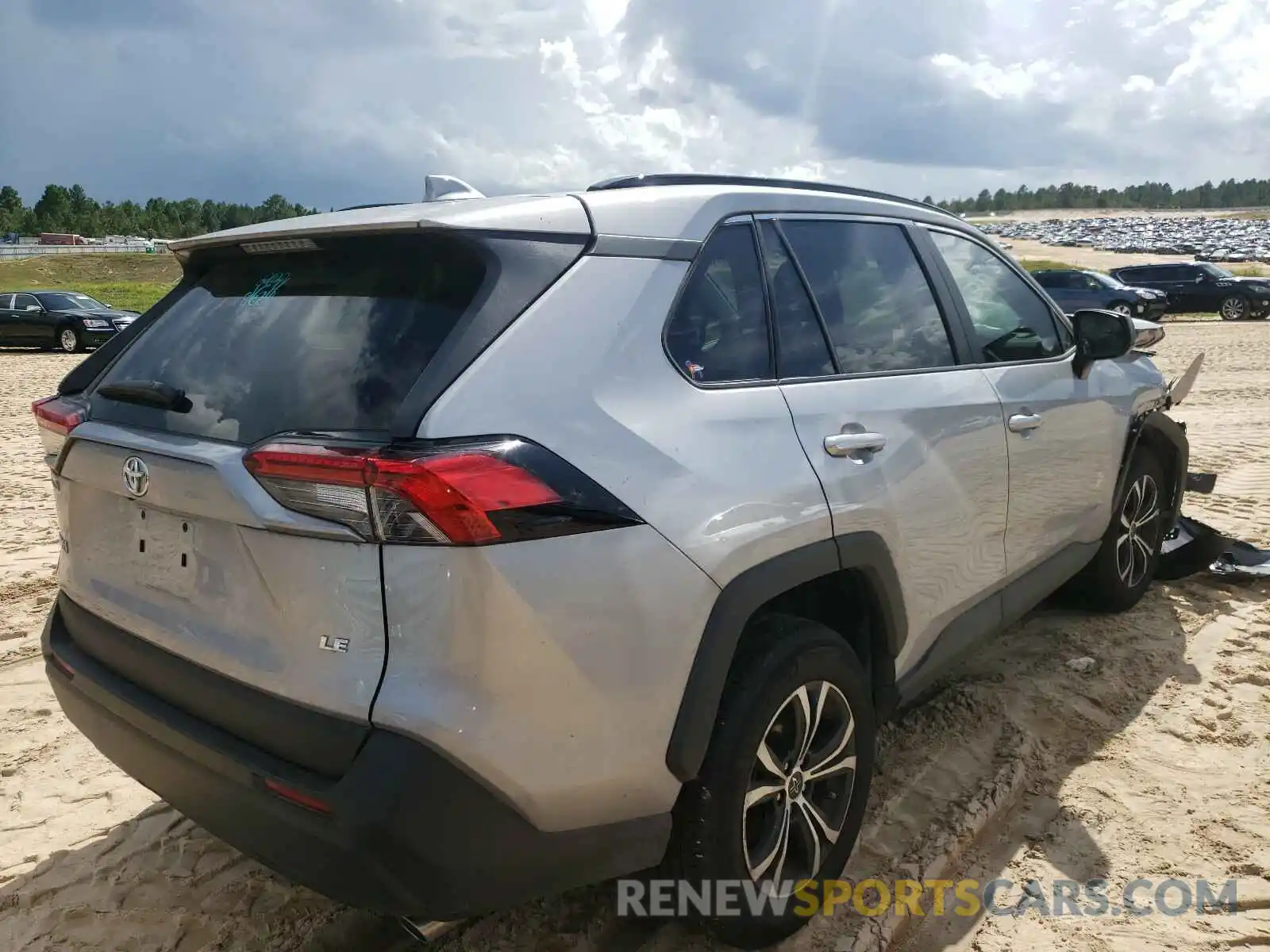 4 Photograph of a damaged car 2T3H1RFV8KW052157 TOYOTA RAV4 2019