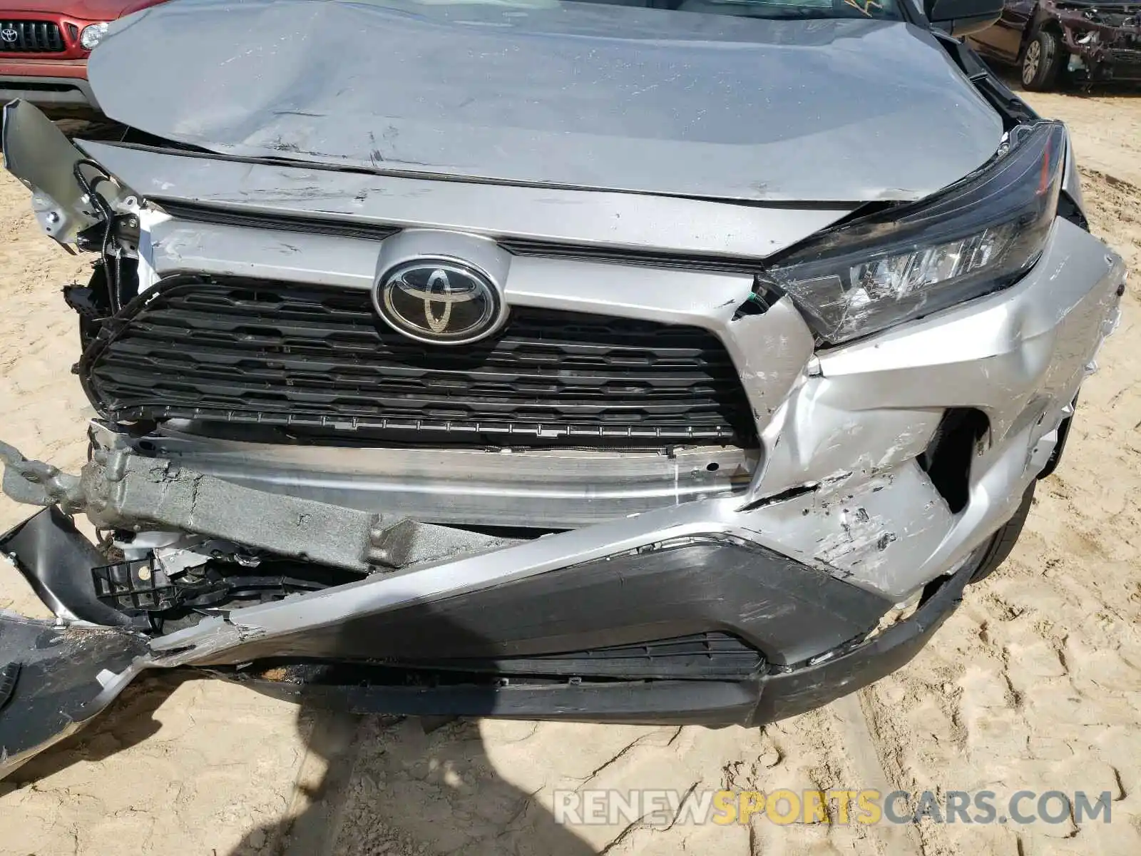 9 Photograph of a damaged car 2T3H1RFV8KW052157 TOYOTA RAV4 2019