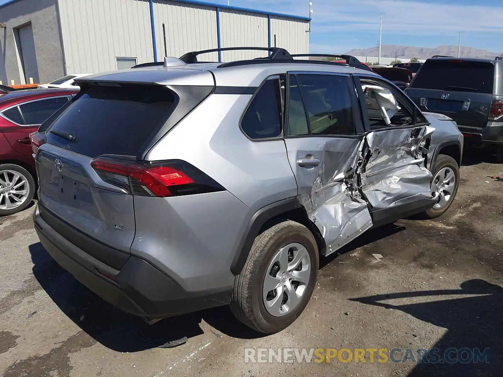 4 Photograph of a damaged car 2T3H1RFV8KW052207 TOYOTA RAV4 2019