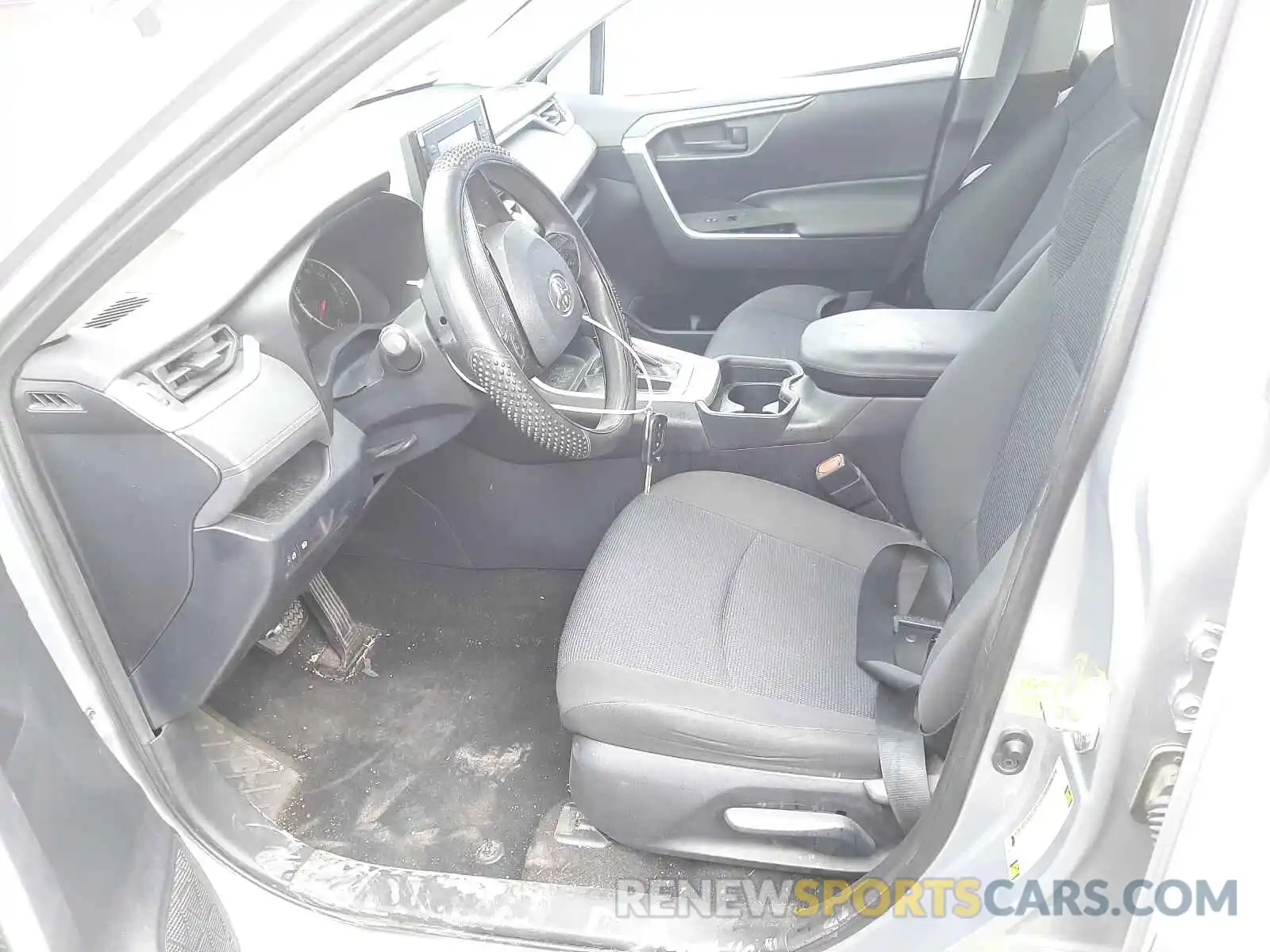 5 Photograph of a damaged car 2T3H1RFV8KW052207 TOYOTA RAV4 2019