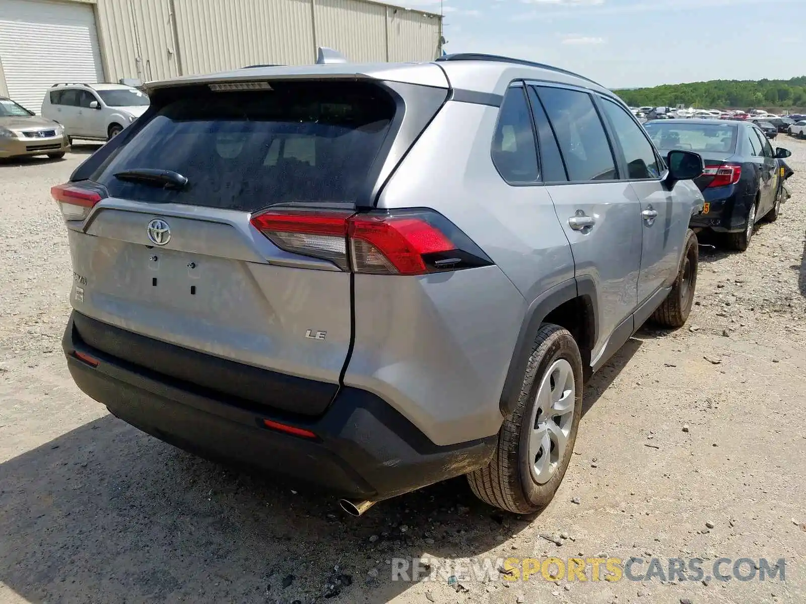 4 Photograph of a damaged car 2T3H1RFV8KW052322 TOYOTA RAV4 2019