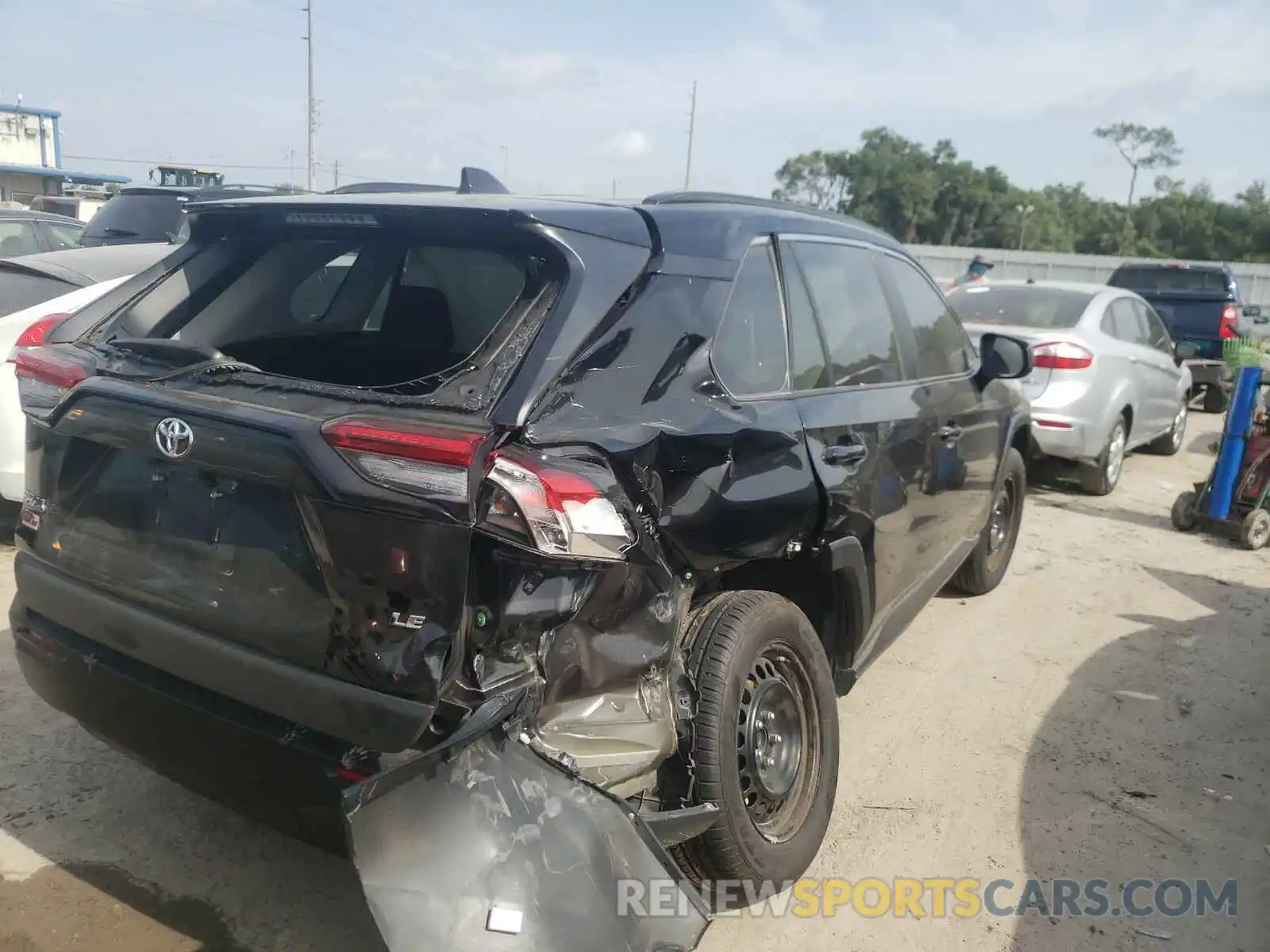 4 Photograph of a damaged car 2T3H1RFV8KW052837 TOYOTA RAV4 2019