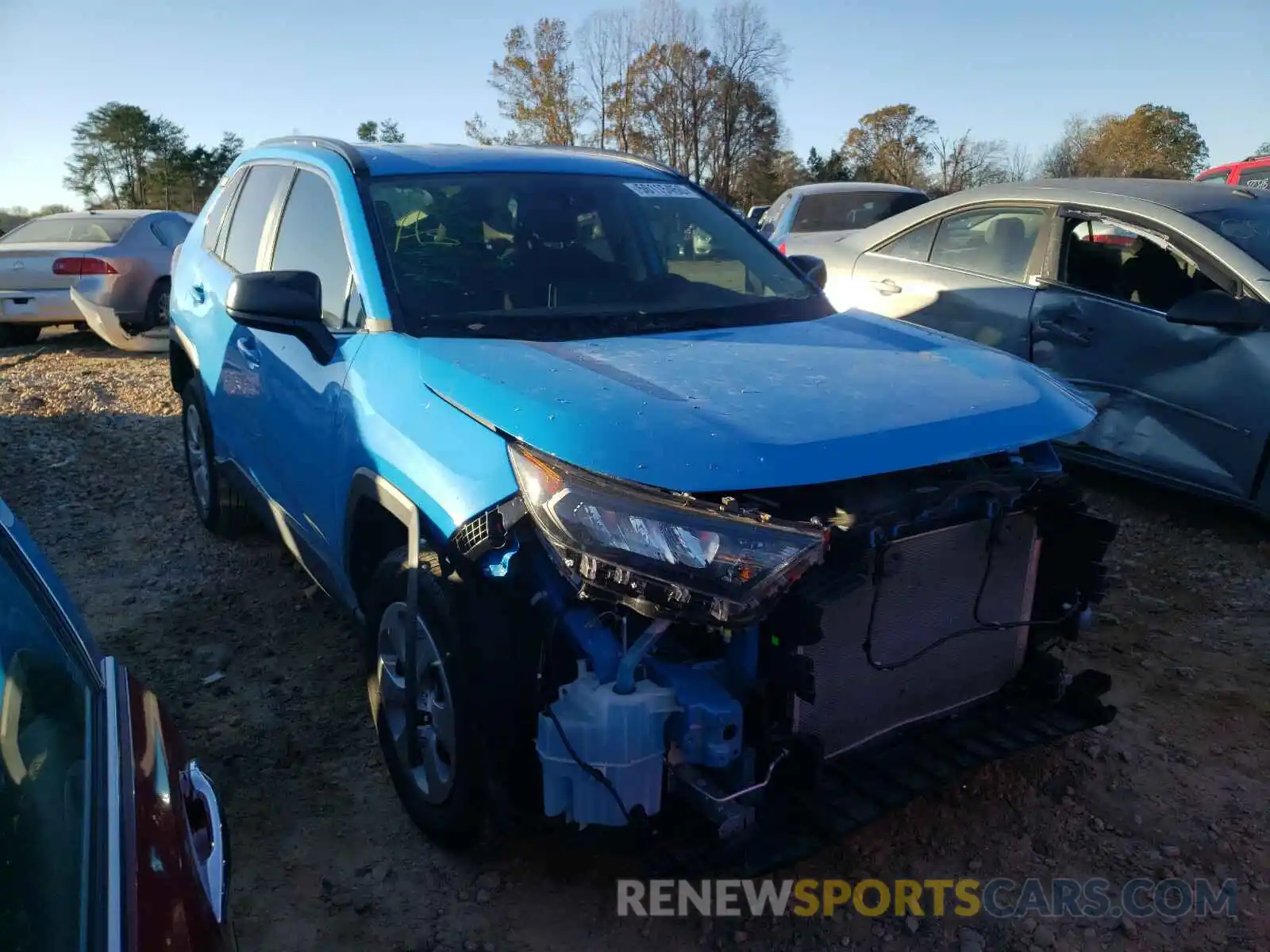 1 Photograph of a damaged car 2T3H1RFV8KW052899 TOYOTA RAV4 2019