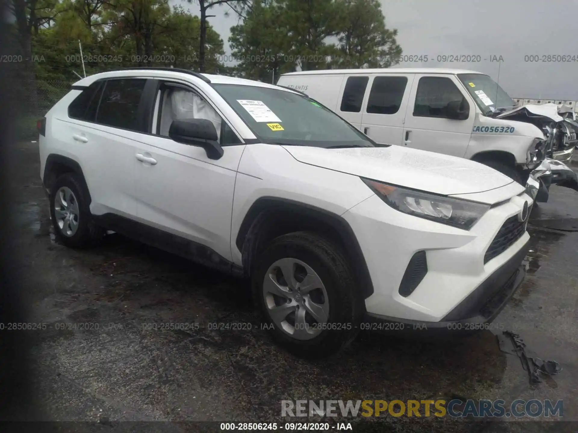 1 Photograph of a damaged car 2T3H1RFV8KW053437 TOYOTA RAV4 2019