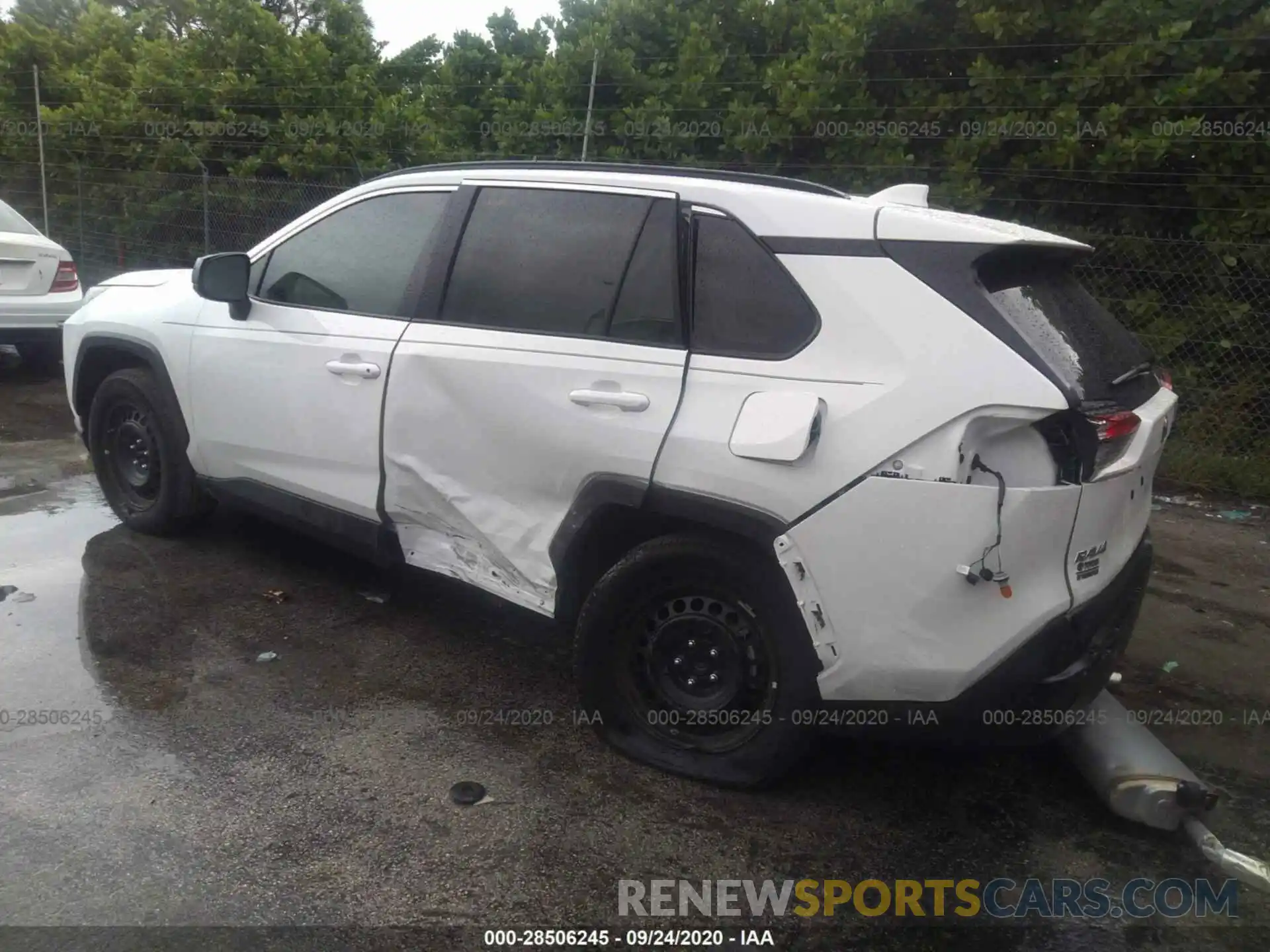 3 Photograph of a damaged car 2T3H1RFV8KW053437 TOYOTA RAV4 2019