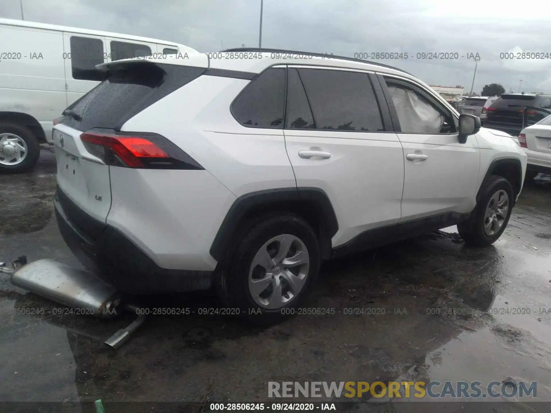 4 Photograph of a damaged car 2T3H1RFV8KW053437 TOYOTA RAV4 2019