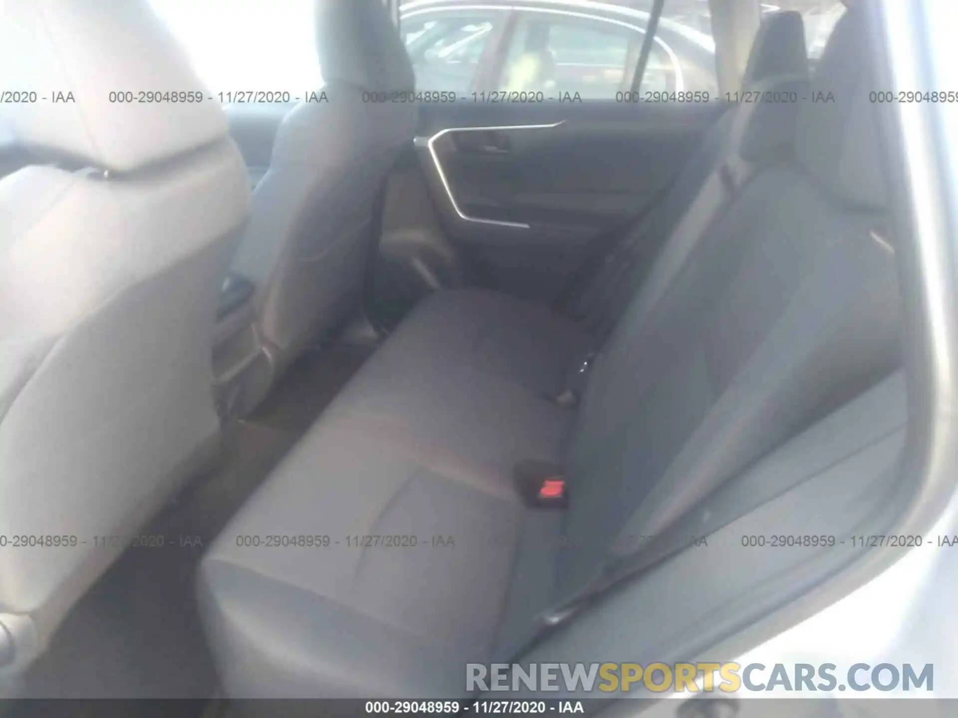 8 Photograph of a damaged car 2T3H1RFV8KW054667 TOYOTA RAV4 2019