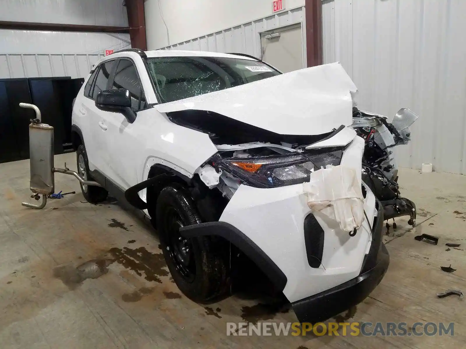 1 Photograph of a damaged car 2T3H1RFV8KW056533 TOYOTA RAV4 2019