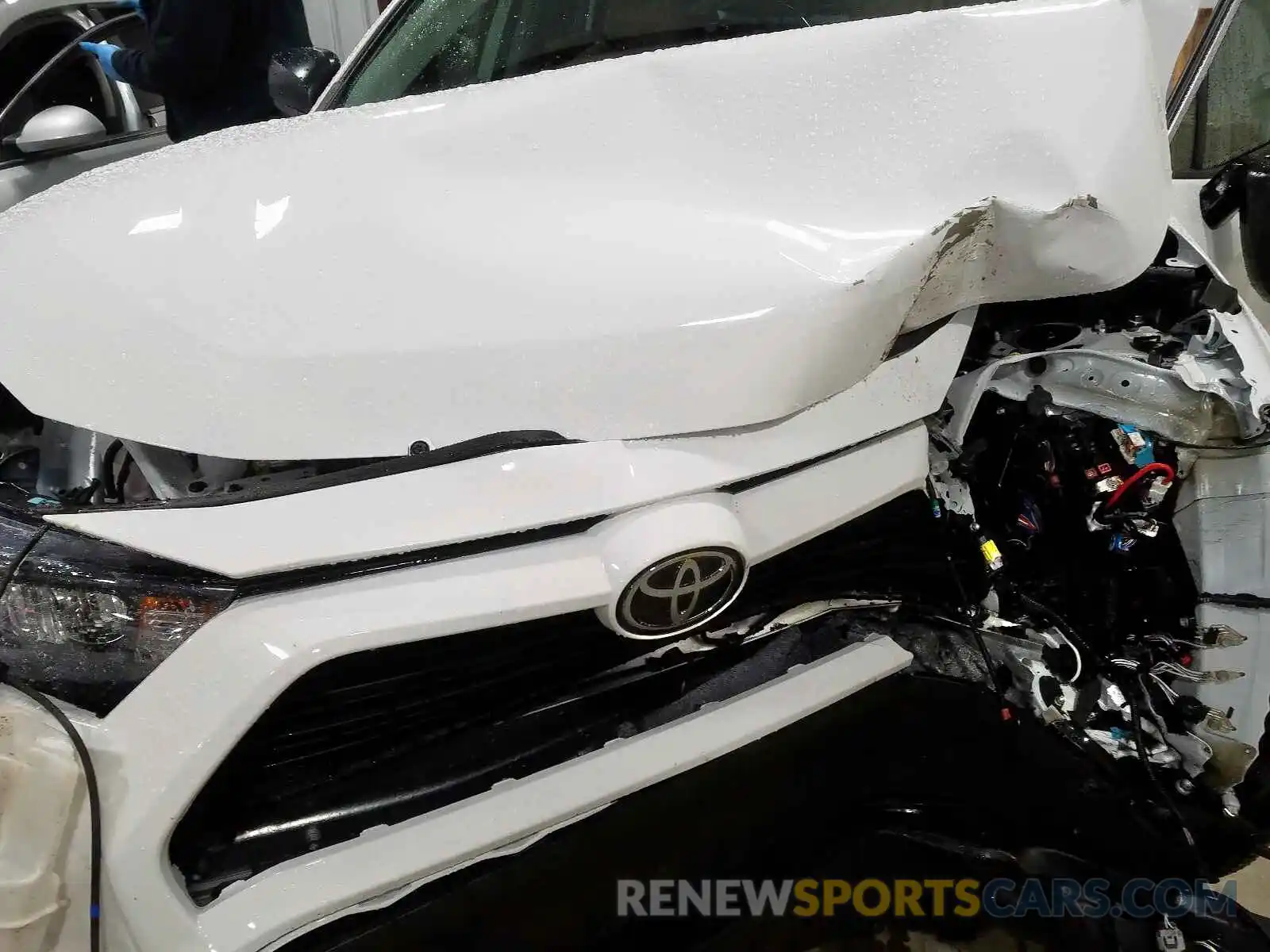 7 Photograph of a damaged car 2T3H1RFV8KW056533 TOYOTA RAV4 2019