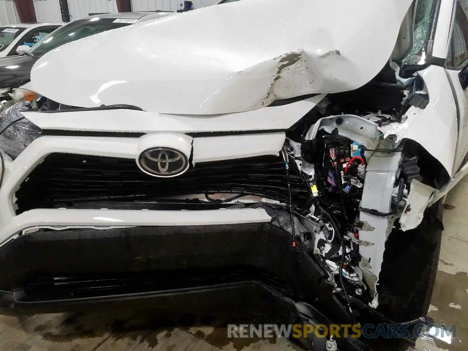 9 Photograph of a damaged car 2T3H1RFV8KW056533 TOYOTA RAV4 2019