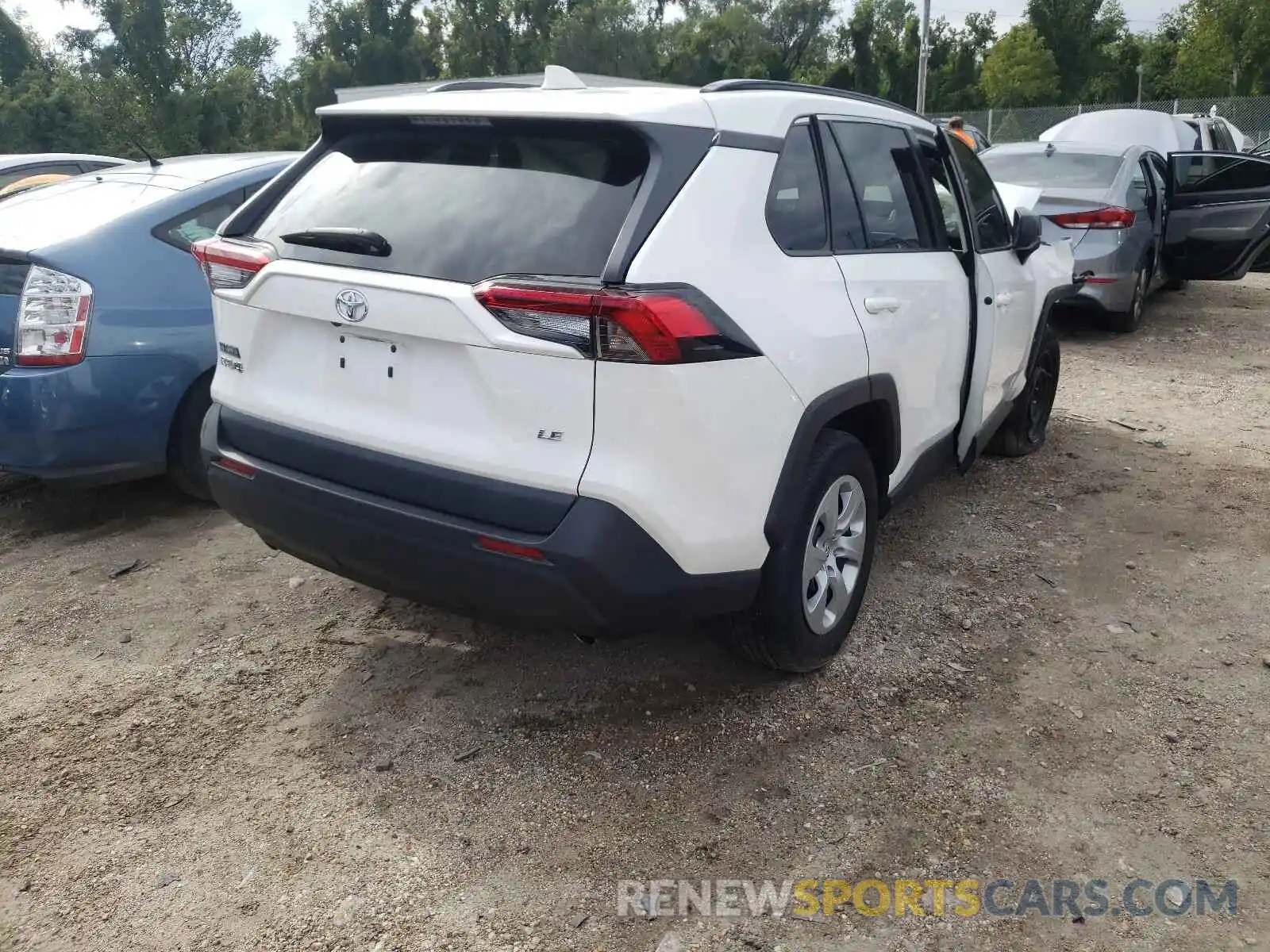 4 Photograph of a damaged car 2T3H1RFV9KC018486 TOYOTA RAV4 2019