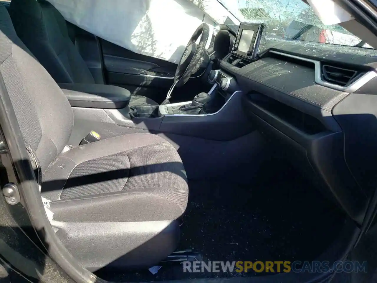 5 Photograph of a damaged car 2T3H1RFV9KC023882 TOYOTA RAV4 2019