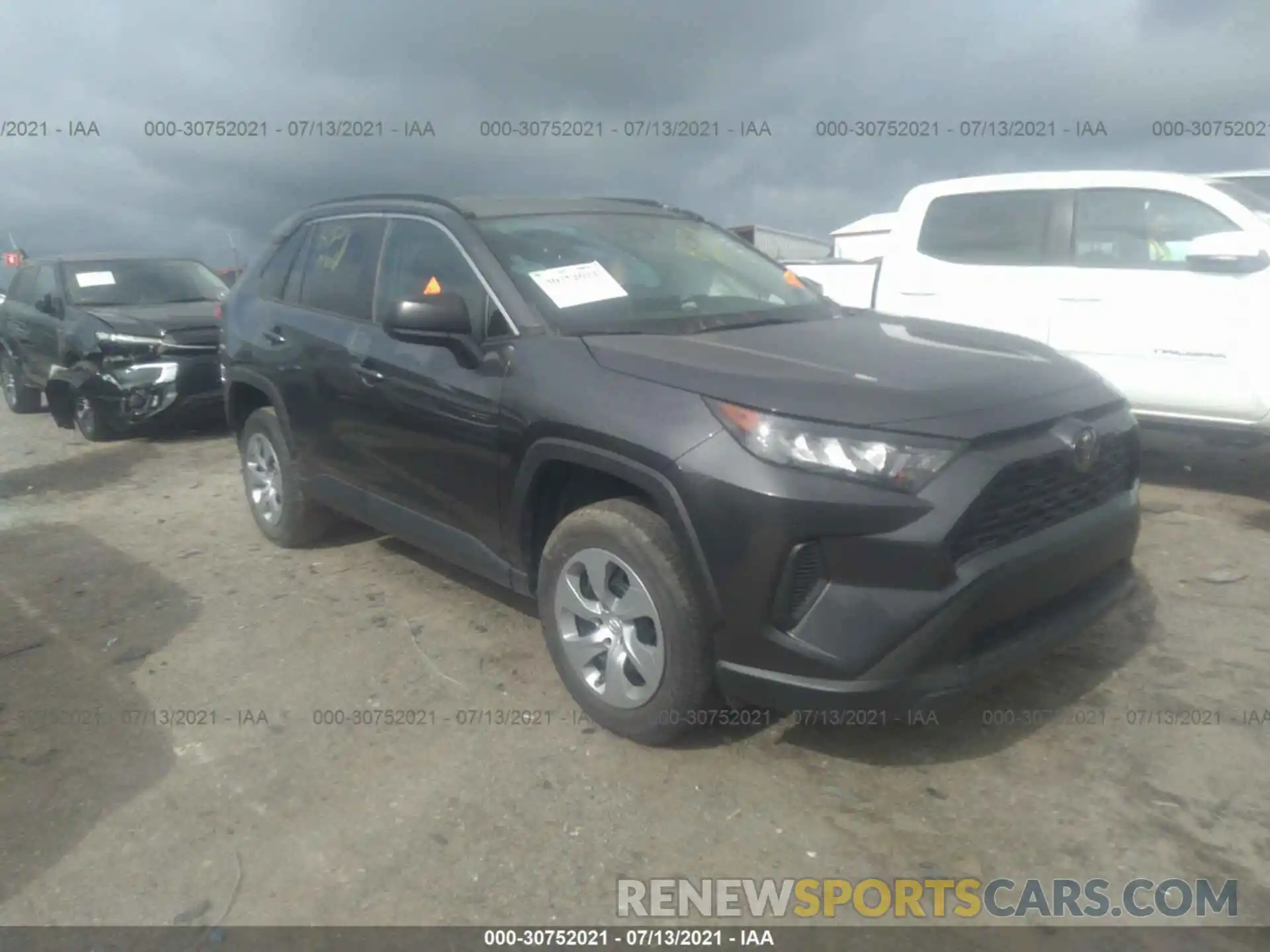 1 Photograph of a damaged car 2T3H1RFV9KC029441 TOYOTA RAV4 2019