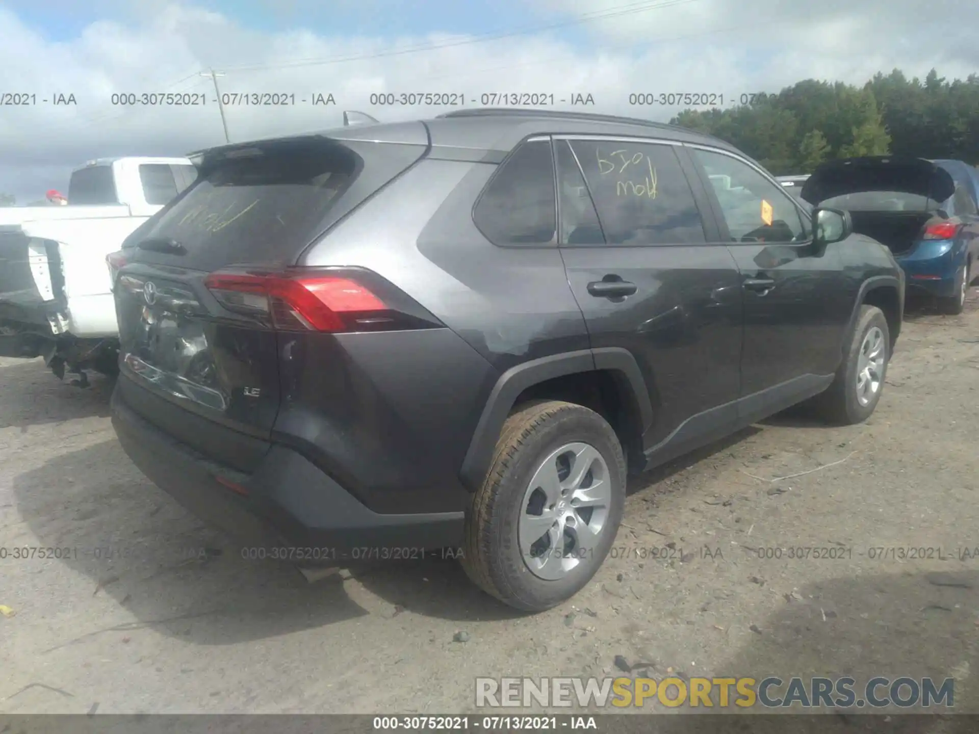 4 Photograph of a damaged car 2T3H1RFV9KC029441 TOYOTA RAV4 2019