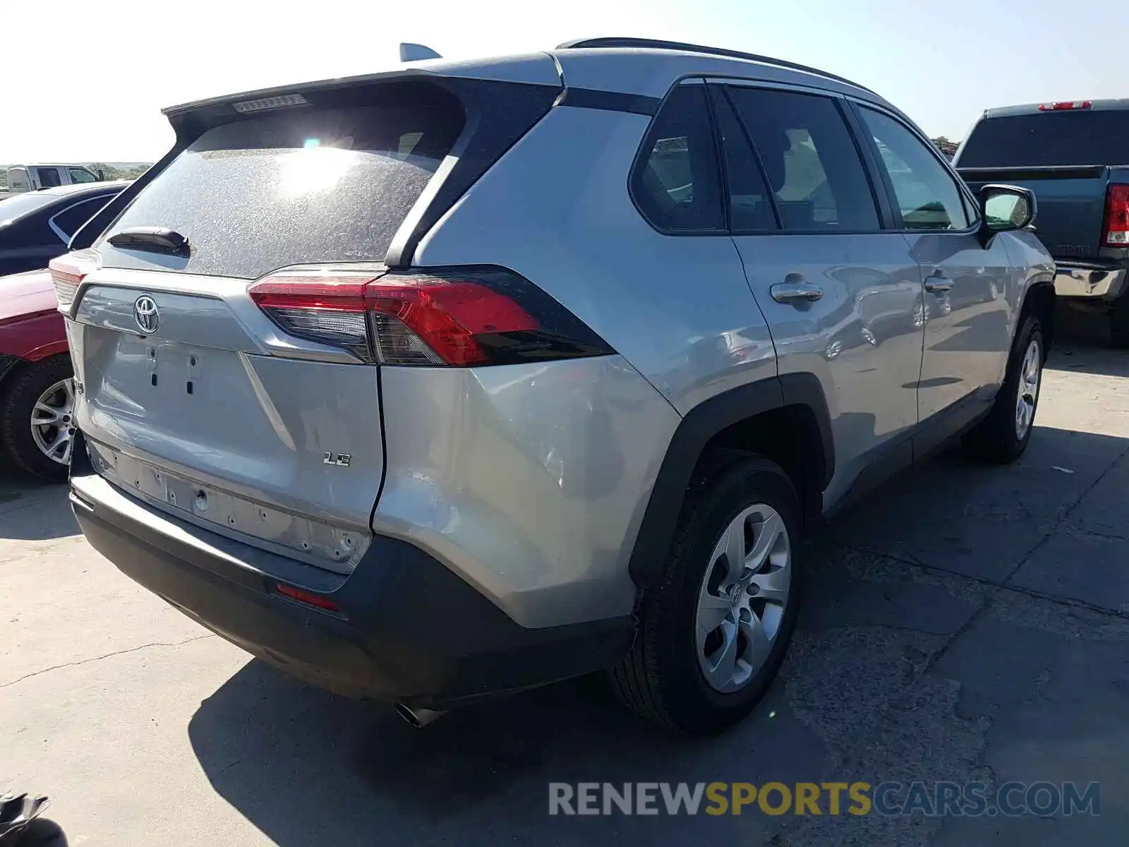 4 Photograph of a damaged car 2T3H1RFV9KW003792 TOYOTA RAV4 2019