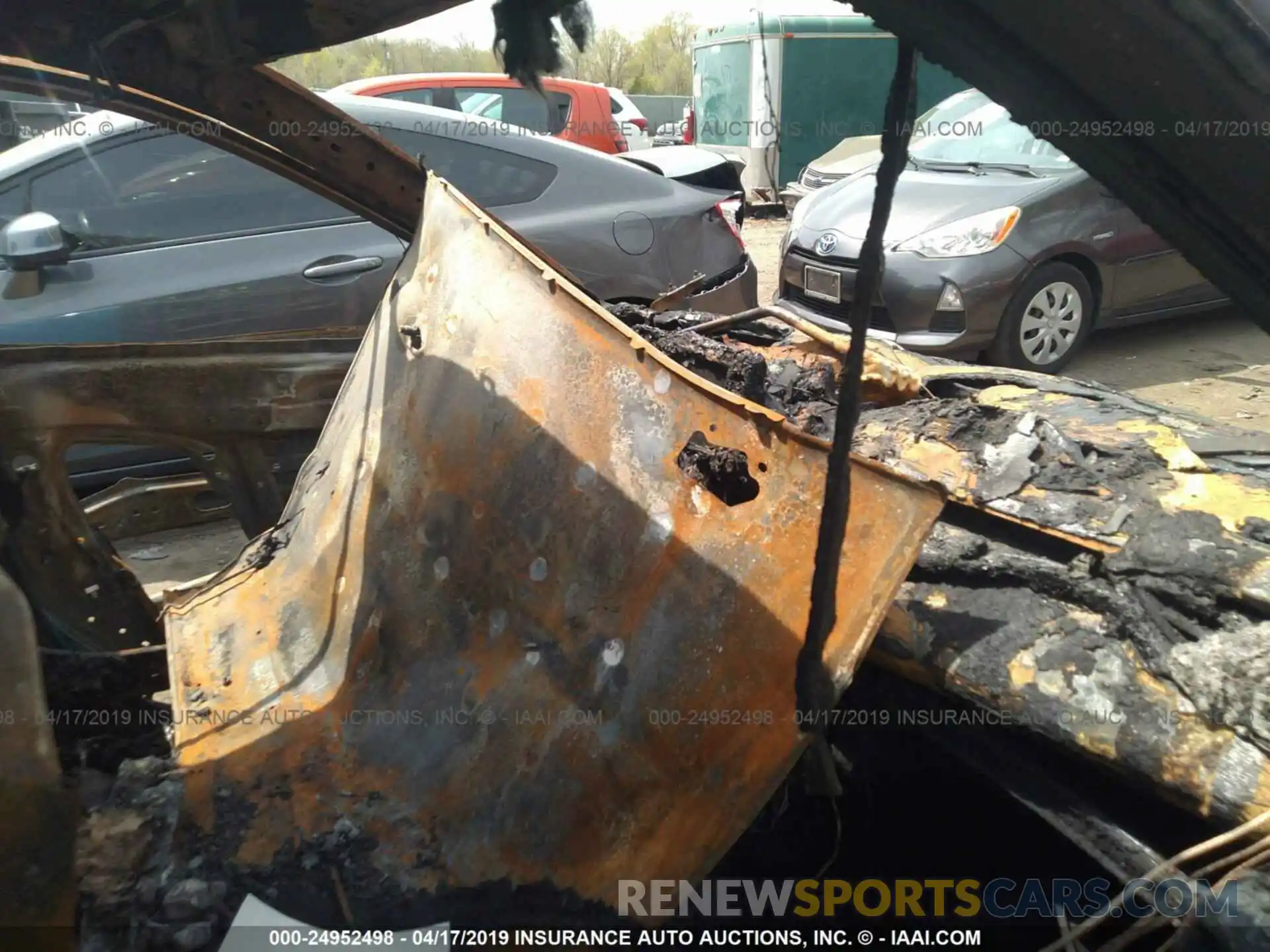 5 Photograph of a damaged car 2T3H1RFV9KW004182 TOYOTA RAV4 2019