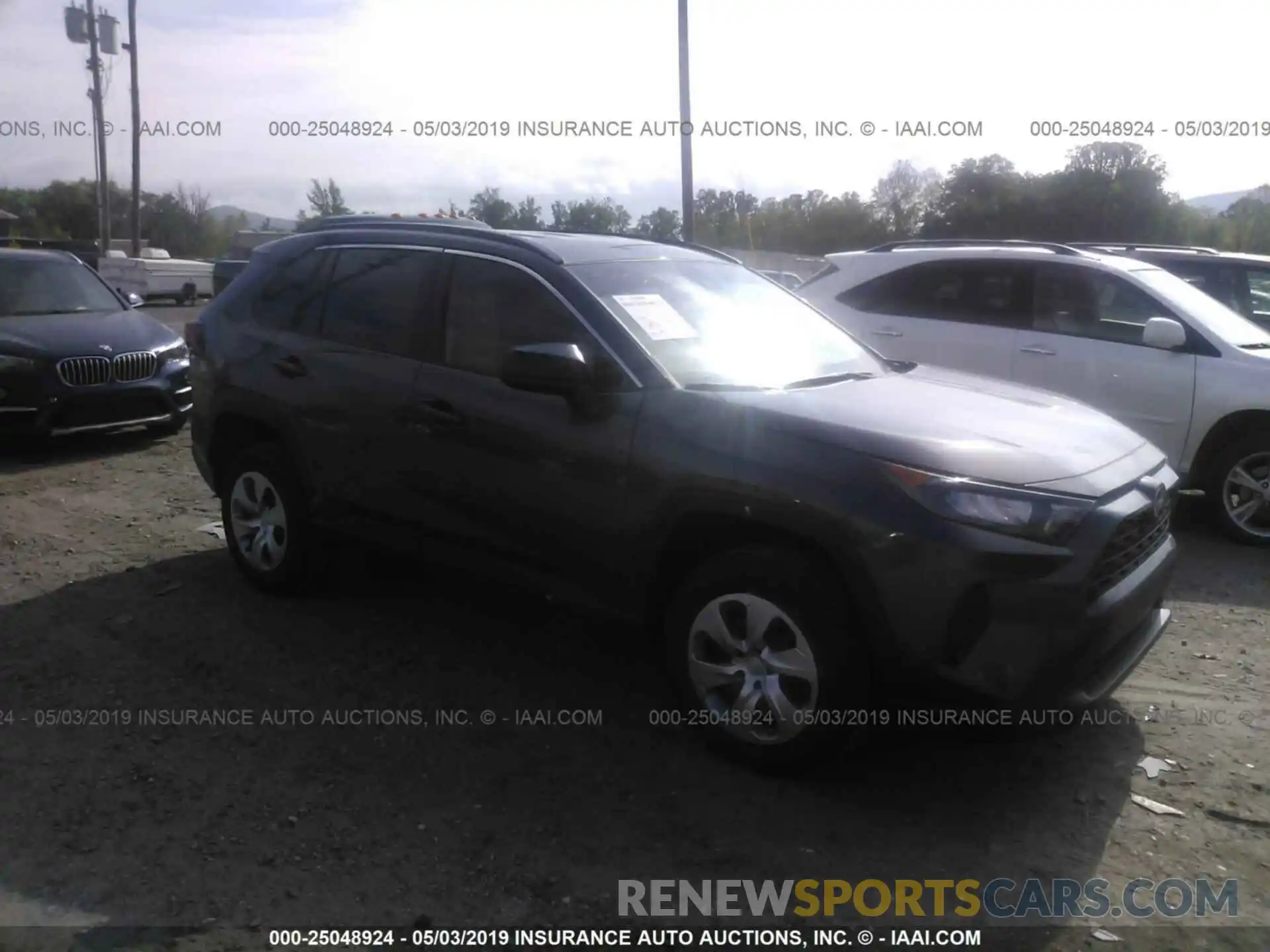 1 Photograph of a damaged car 2T3H1RFV9KW006787 TOYOTA RAV4 2019