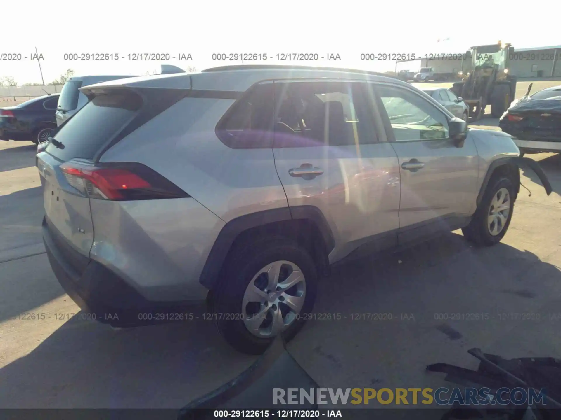 4 Photograph of a damaged car 2T3H1RFV9KW007910 TOYOTA RAV4 2019