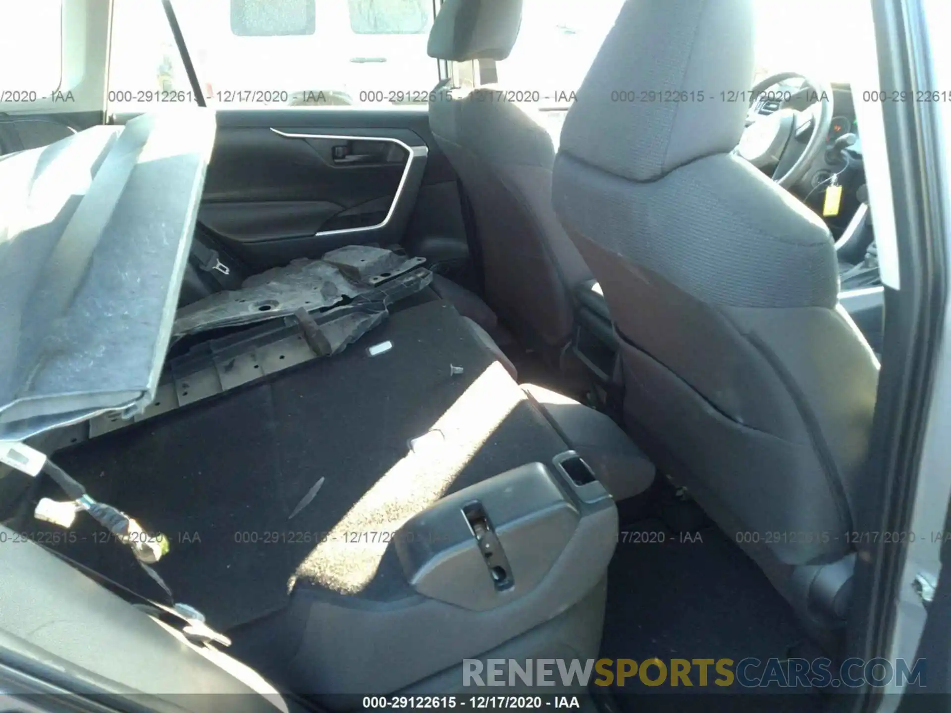 8 Photograph of a damaged car 2T3H1RFV9KW007910 TOYOTA RAV4 2019