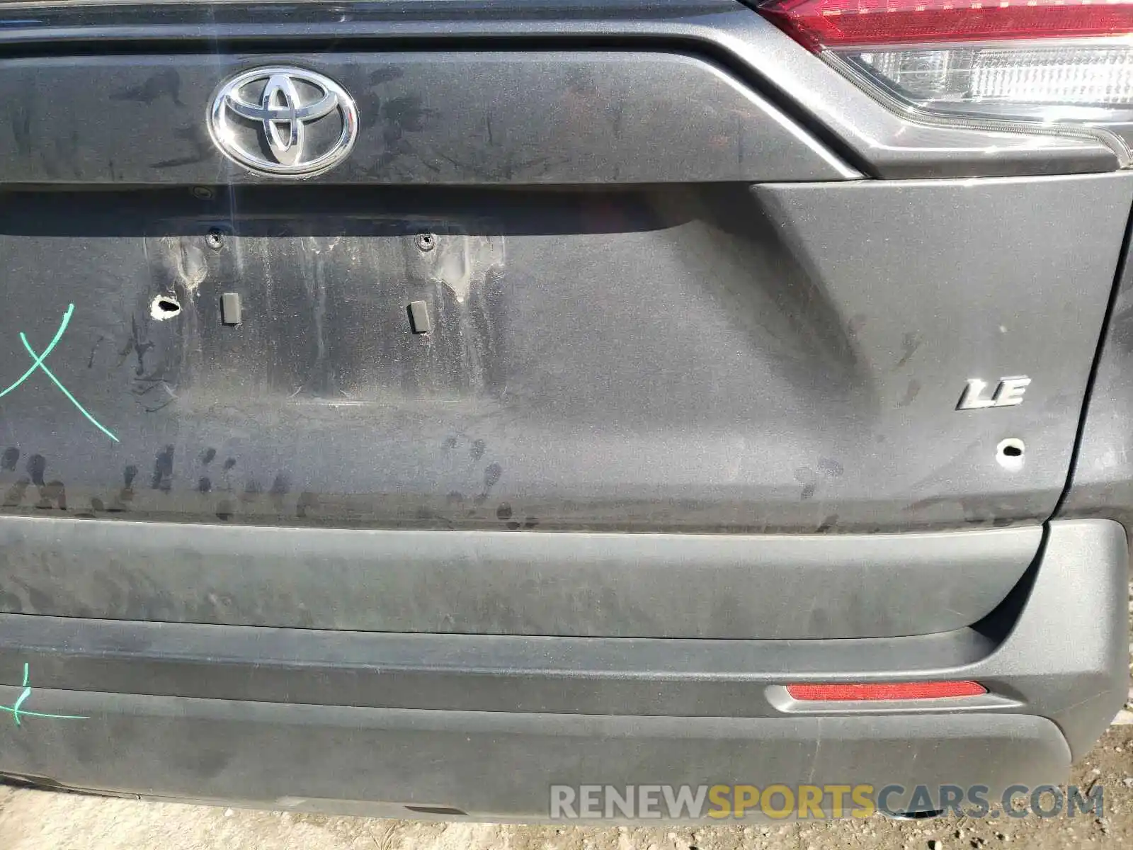 9 Photograph of a damaged car 2T3H1RFV9KW011486 TOYOTA RAV4 2019