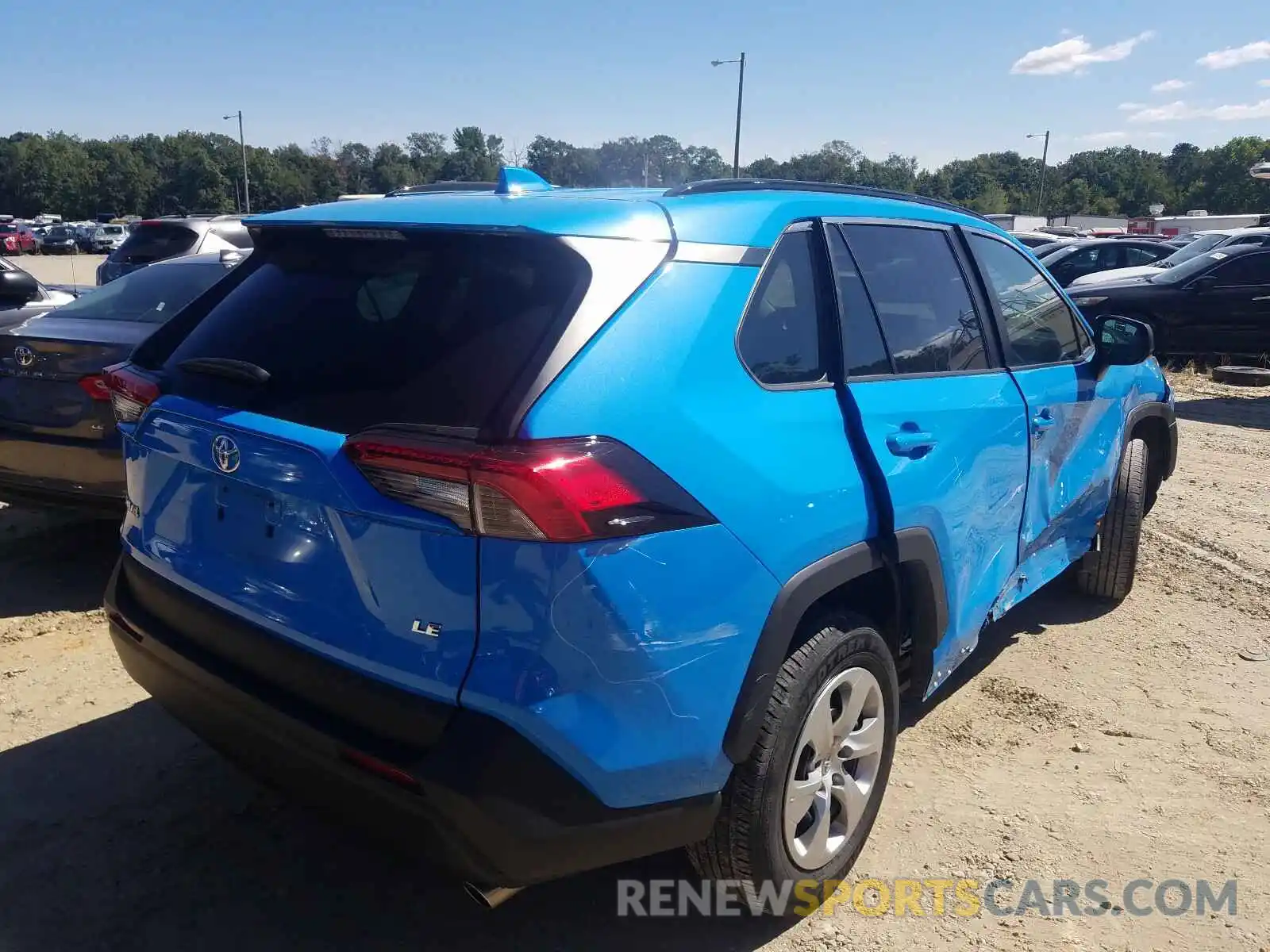 4 Photograph of a damaged car 2T3H1RFV9KW011522 TOYOTA RAV4 2019