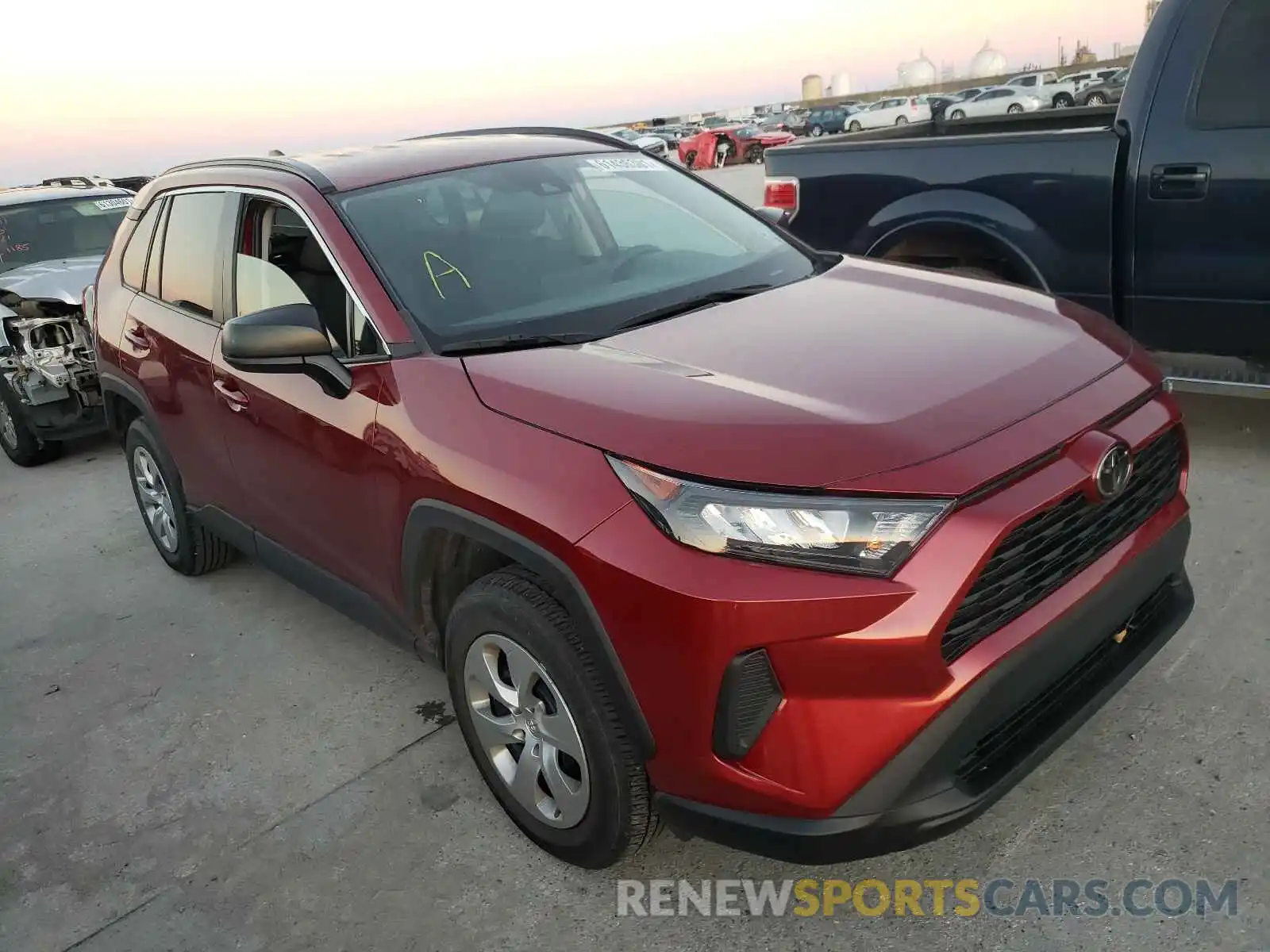 1 Photograph of a damaged car 2T3H1RFV9KW012802 TOYOTA RAV4 2019