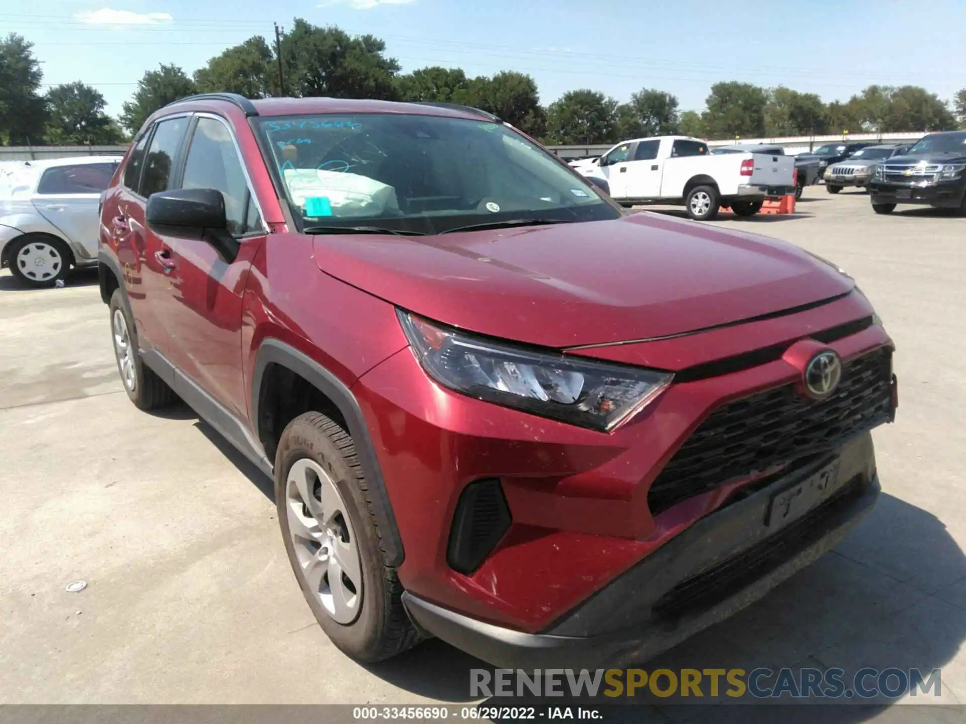 1 Photograph of a damaged car 2T3H1RFV9KW015084 TOYOTA RAV4 2019