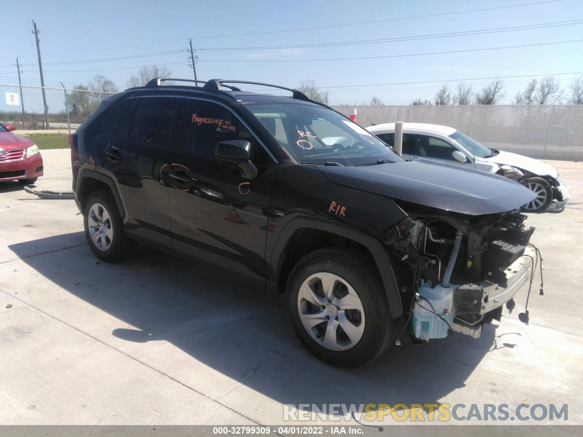 1 Photograph of a damaged car 2T3H1RFV9KW016669 TOYOTA RAV4 2019