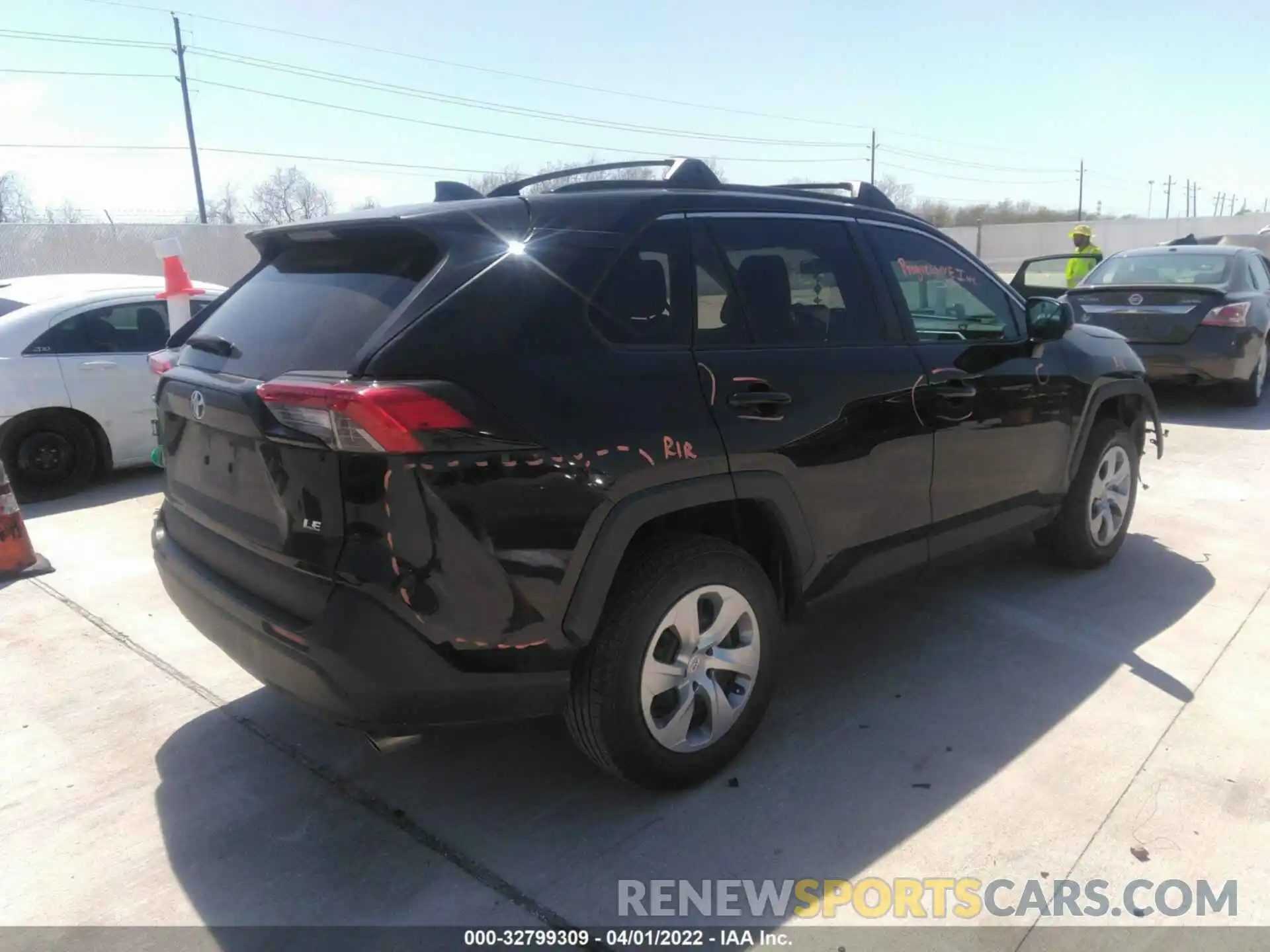 4 Photograph of a damaged car 2T3H1RFV9KW016669 TOYOTA RAV4 2019