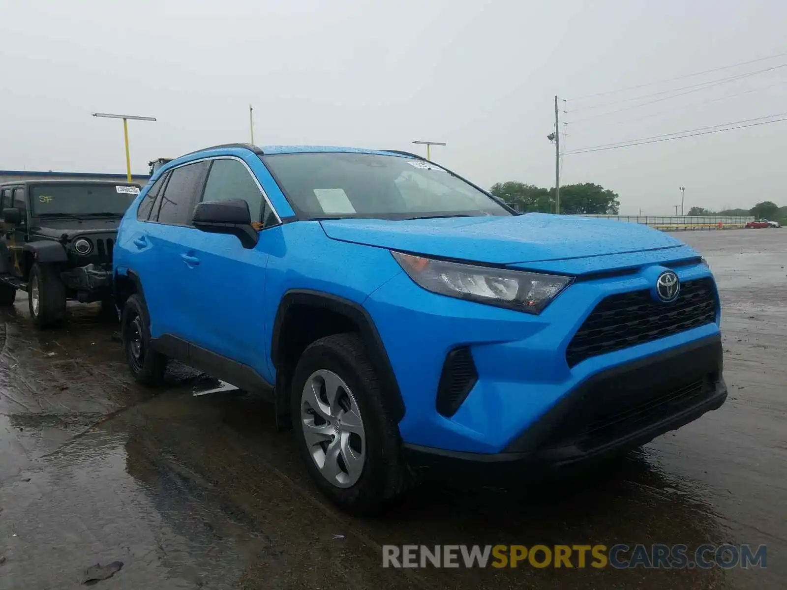 1 Photograph of a damaged car 2T3H1RFV9KW019006 TOYOTA RAV4 2019