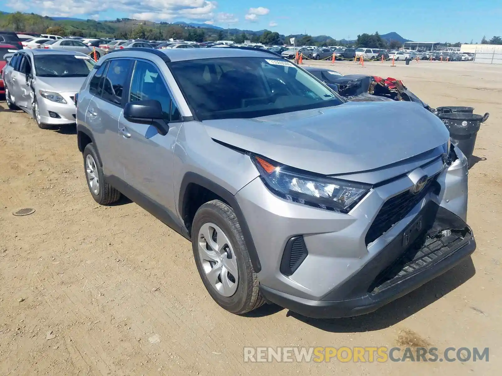 1 Photograph of a damaged car 2T3H1RFV9KW032046 TOYOTA RAV4 2019