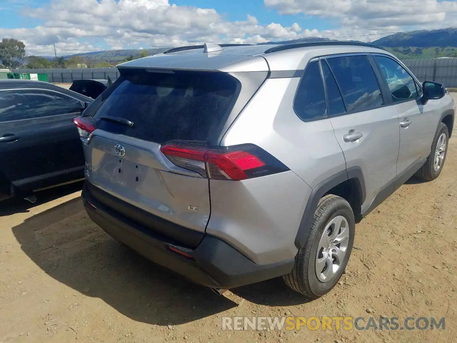 4 Photograph of a damaged car 2T3H1RFV9KW032046 TOYOTA RAV4 2019