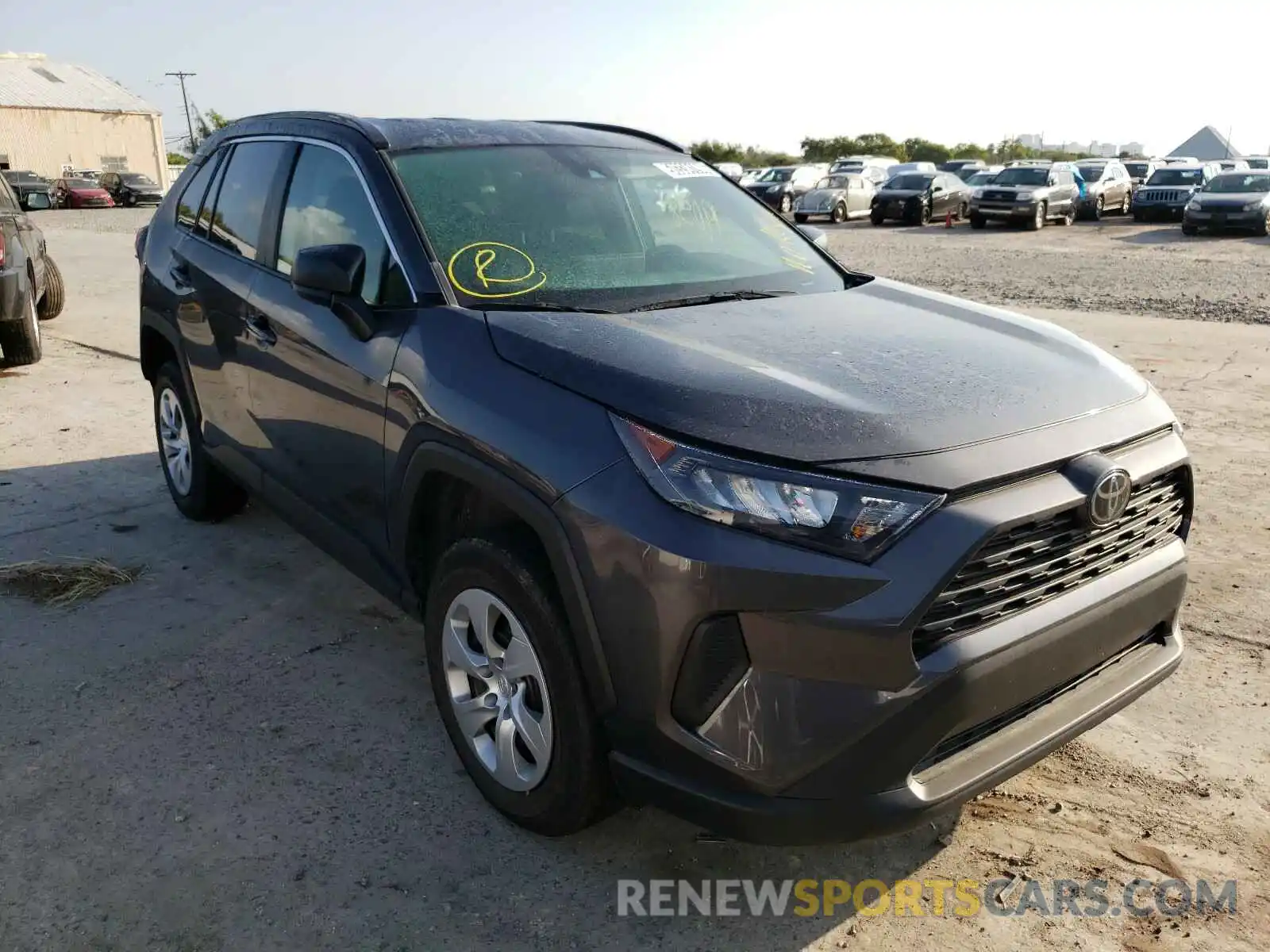 1 Photograph of a damaged car 2T3H1RFV9KW033004 TOYOTA RAV4 2019