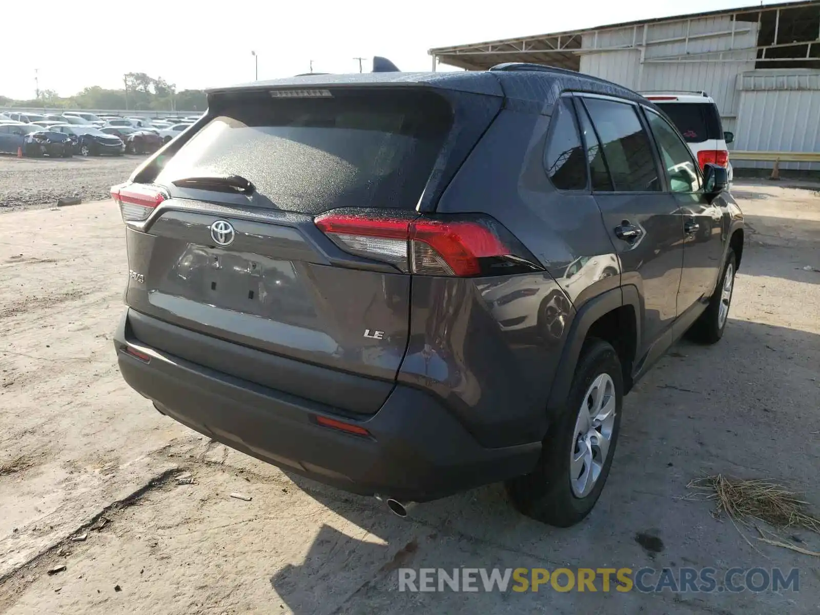 4 Photograph of a damaged car 2T3H1RFV9KW033004 TOYOTA RAV4 2019