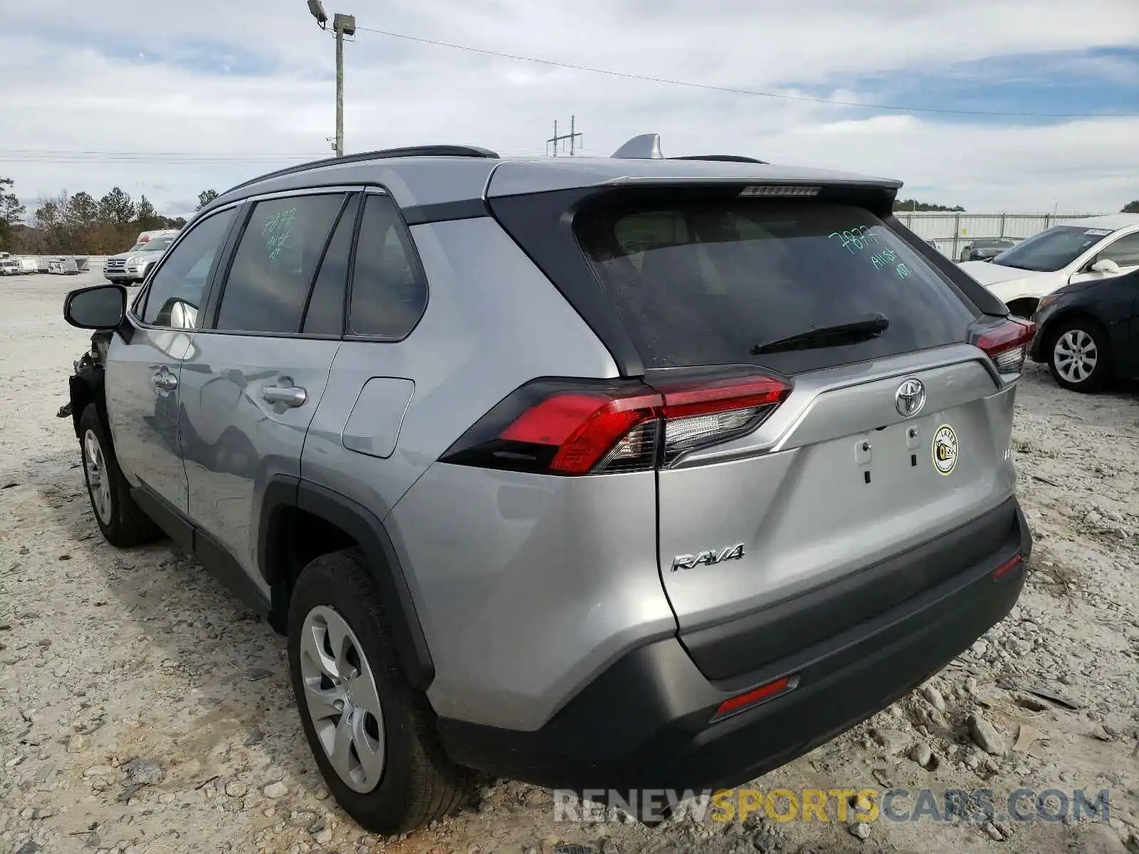 3 Photograph of a damaged car 2T3H1RFV9KW033701 TOYOTA RAV4 2019